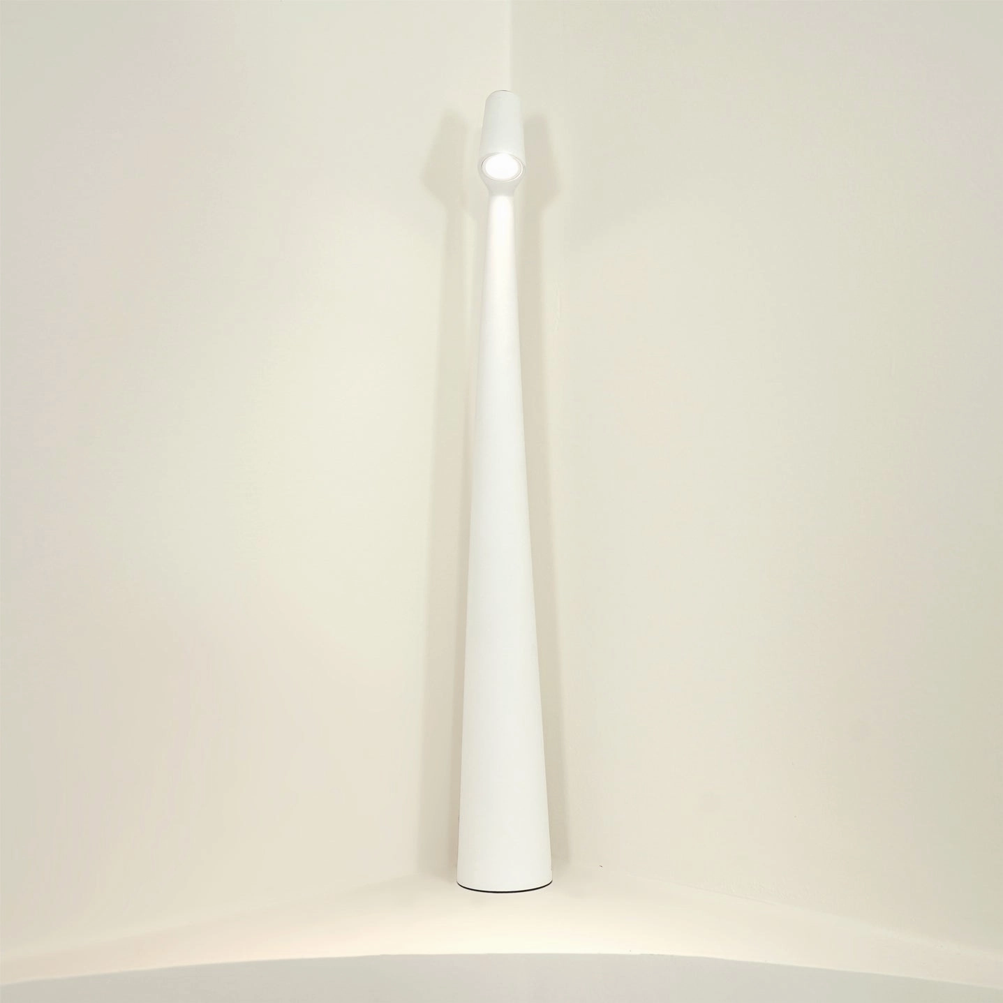 Africa Built-in Battery Table Lamp