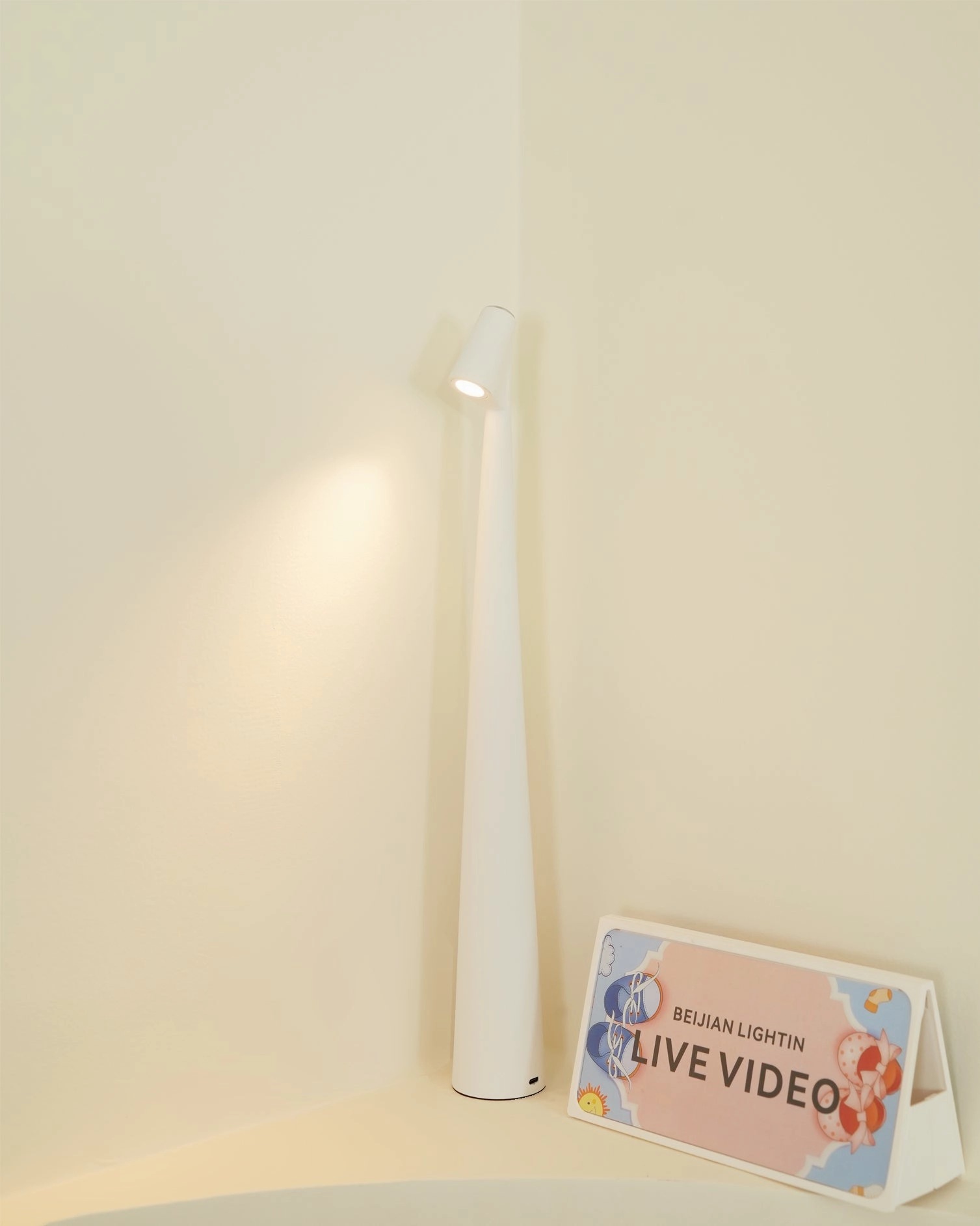 Africa Built-in Battery Table Lamp