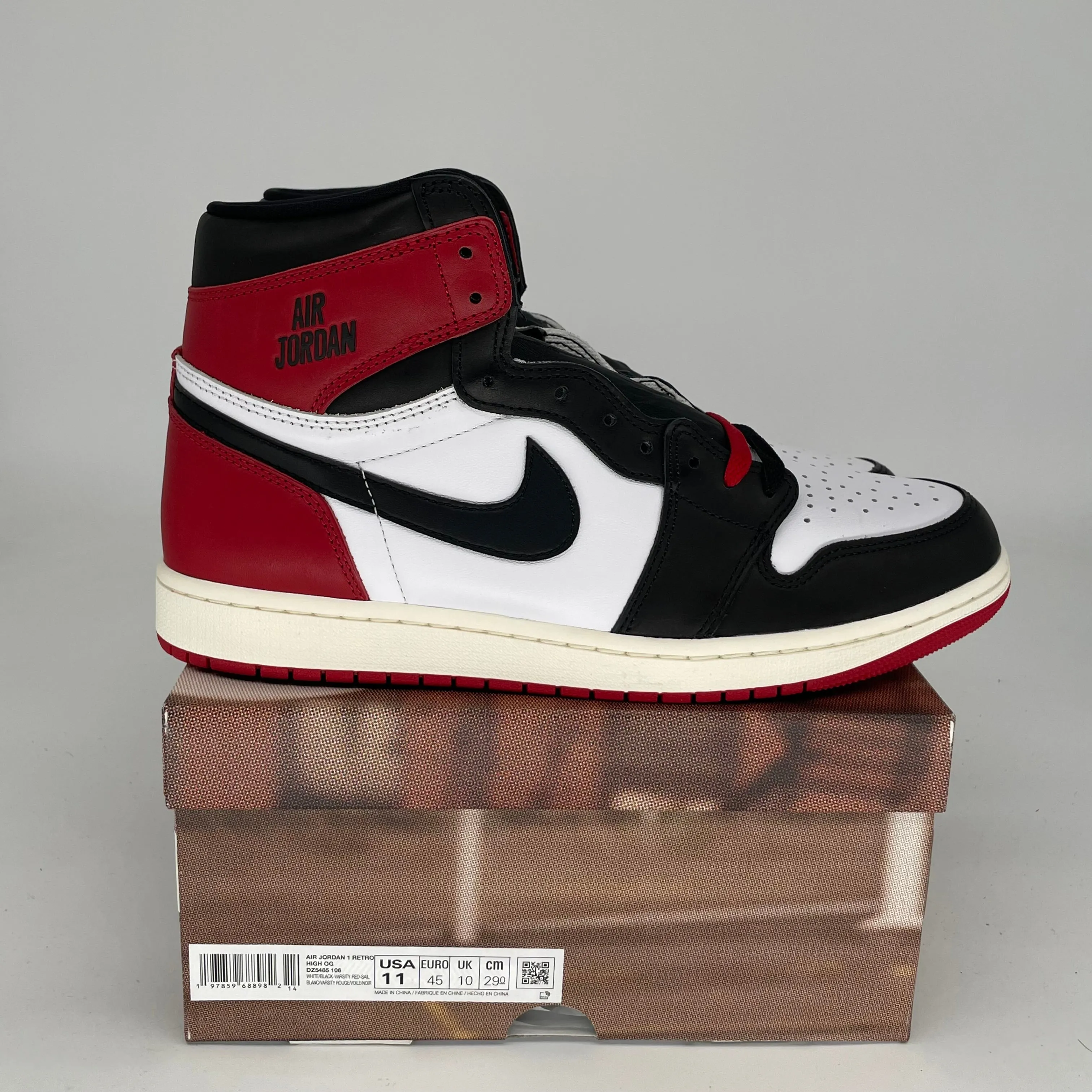 AIR JORDAN 1 BLACK TOE REIMAGINED SIZE 11 DZ5485-106