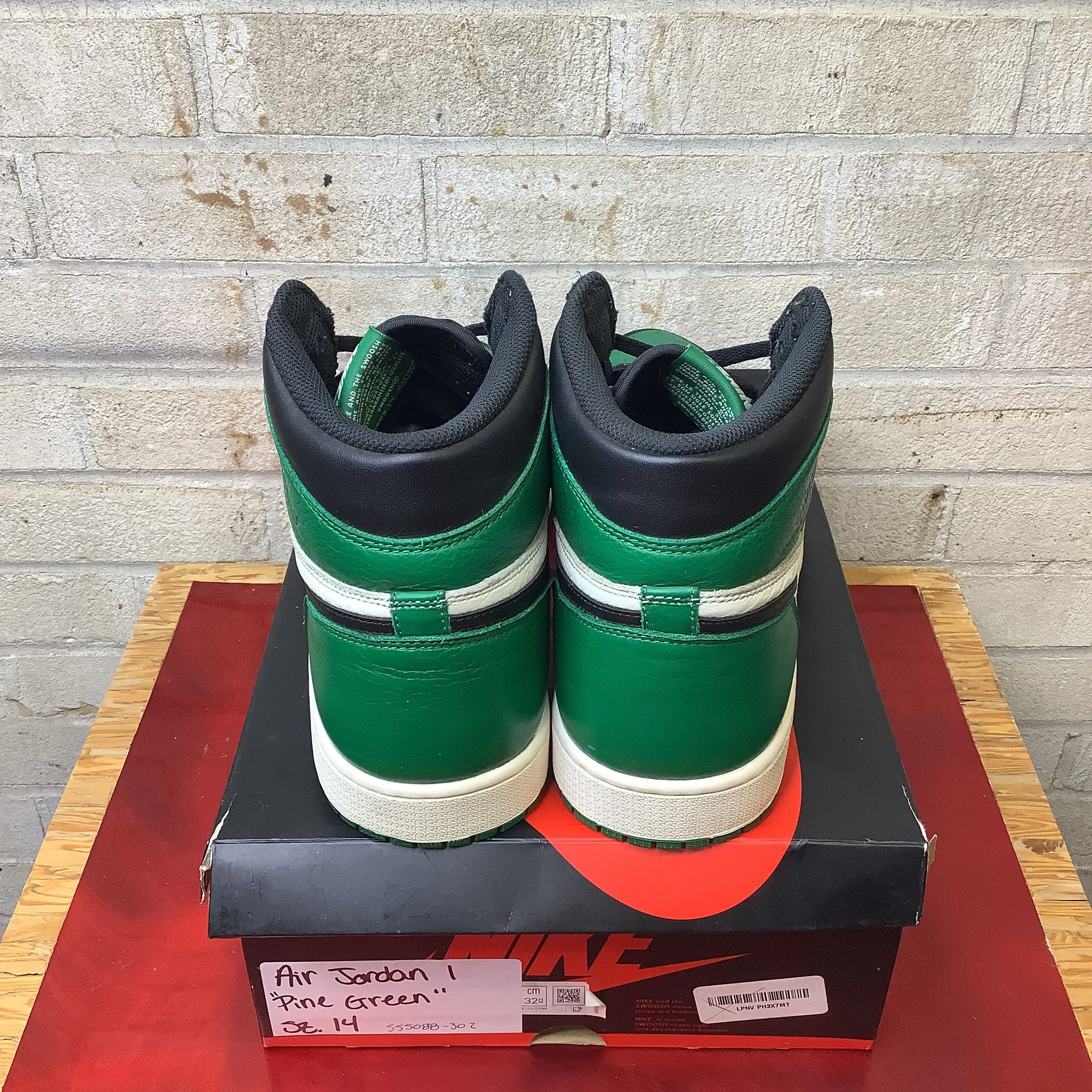 AIR JORDAN 1 PINE GREEN SIZE 14 555088-302