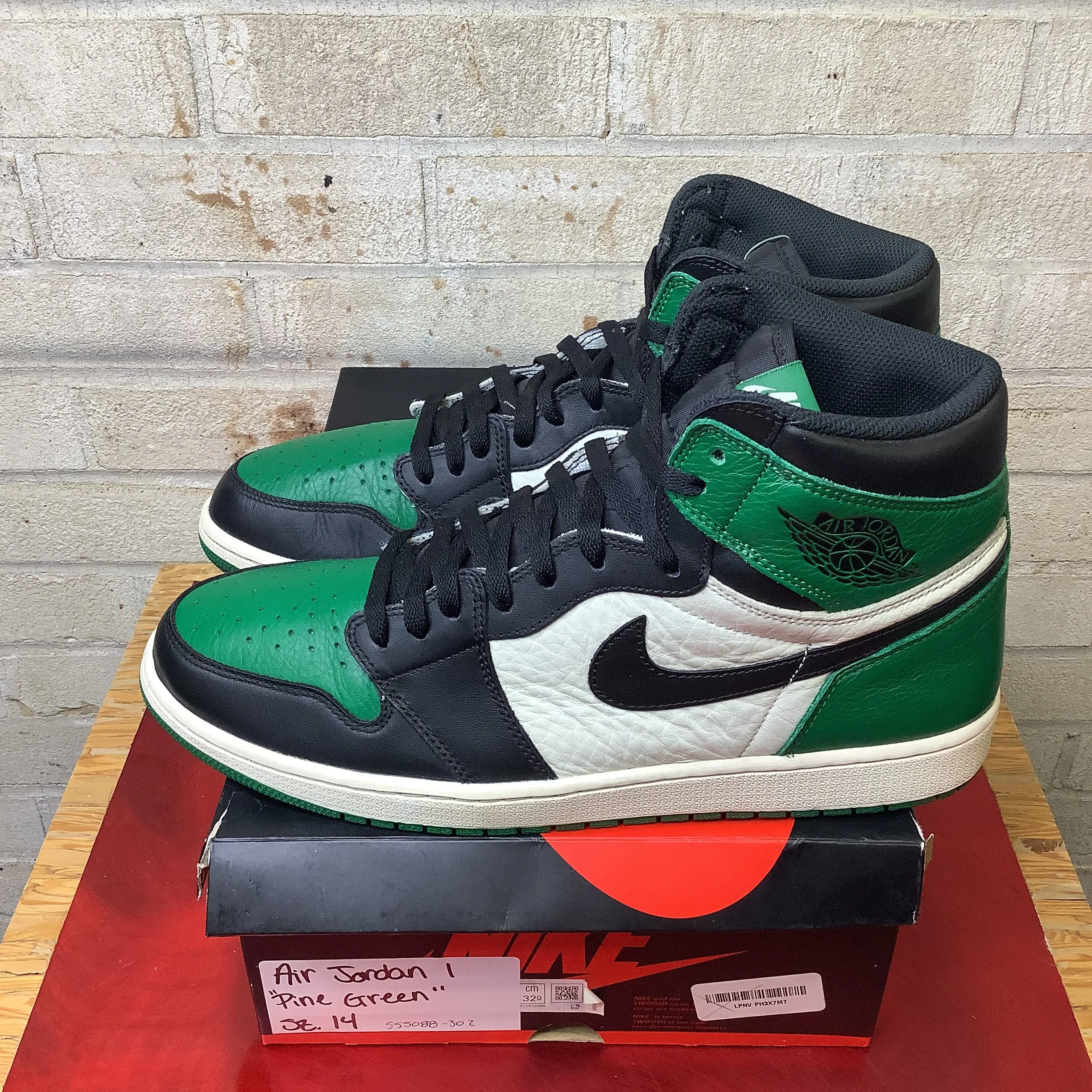 AIR JORDAN 1 PINE GREEN SIZE 14 555088-302