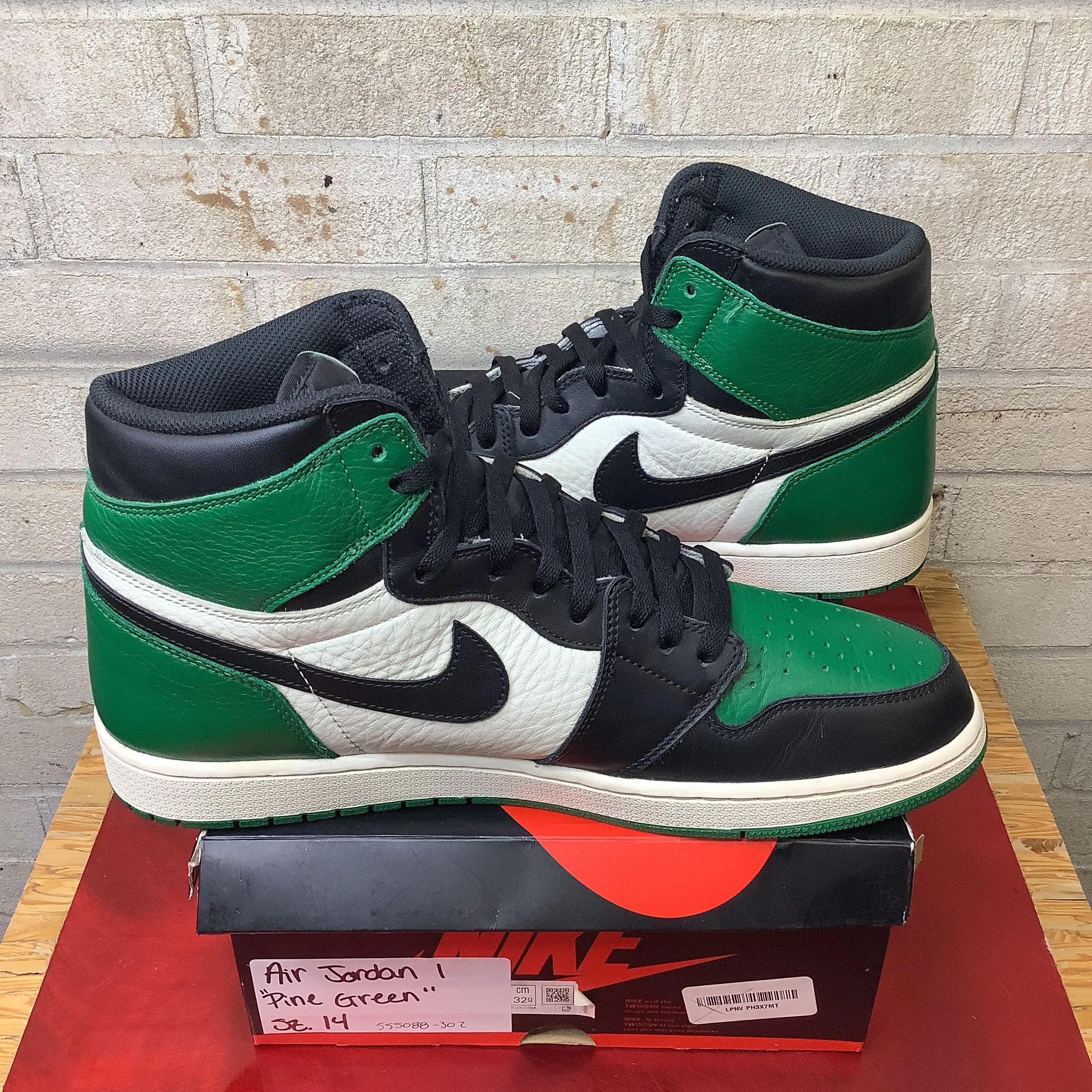AIR JORDAN 1 PINE GREEN SIZE 14 555088-302