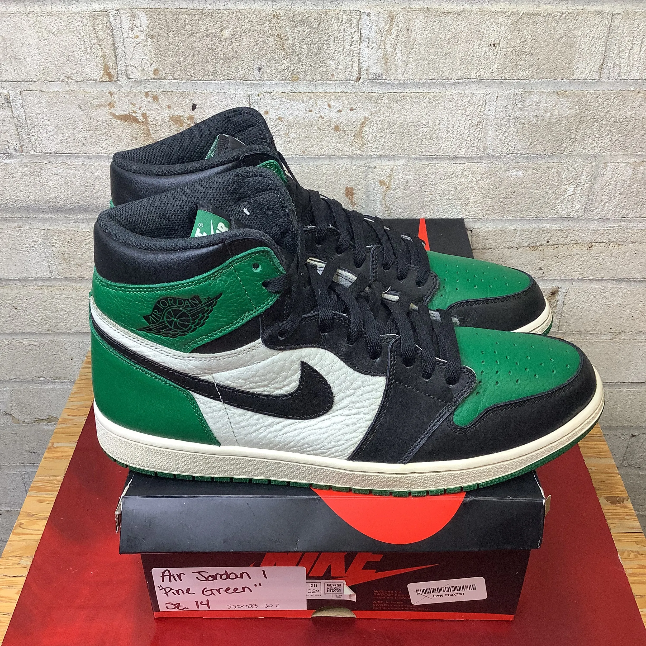 AIR JORDAN 1 PINE GREEN SIZE 14 555088-302