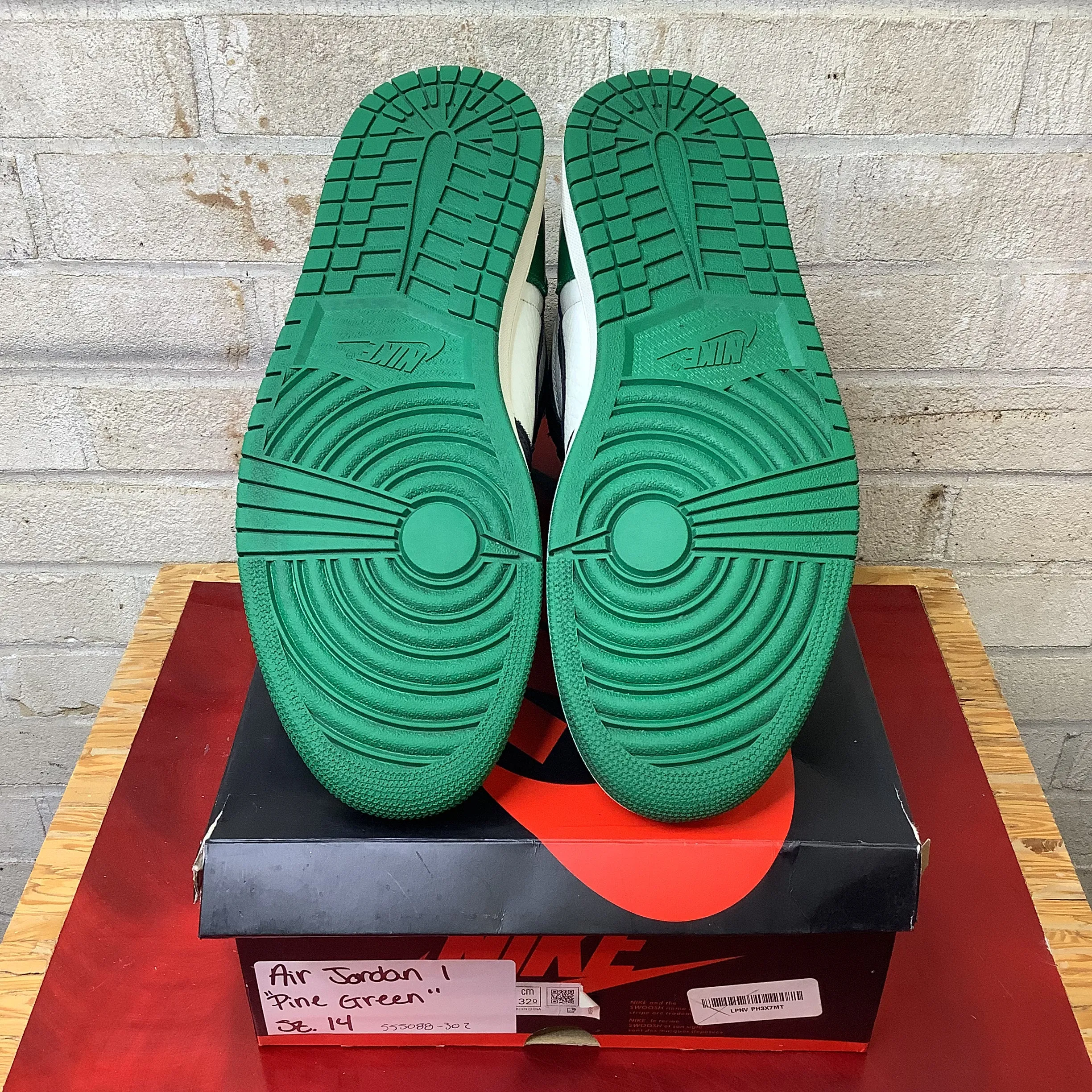 AIR JORDAN 1 PINE GREEN SIZE 14 555088-302