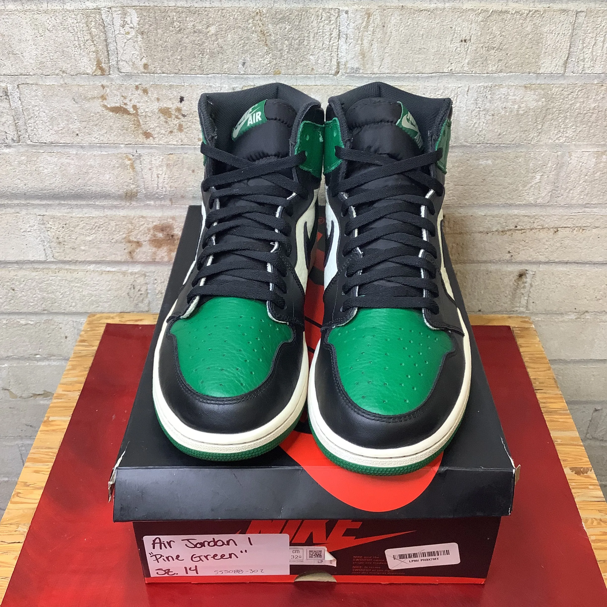 AIR JORDAN 1 PINE GREEN SIZE 14 555088-302
