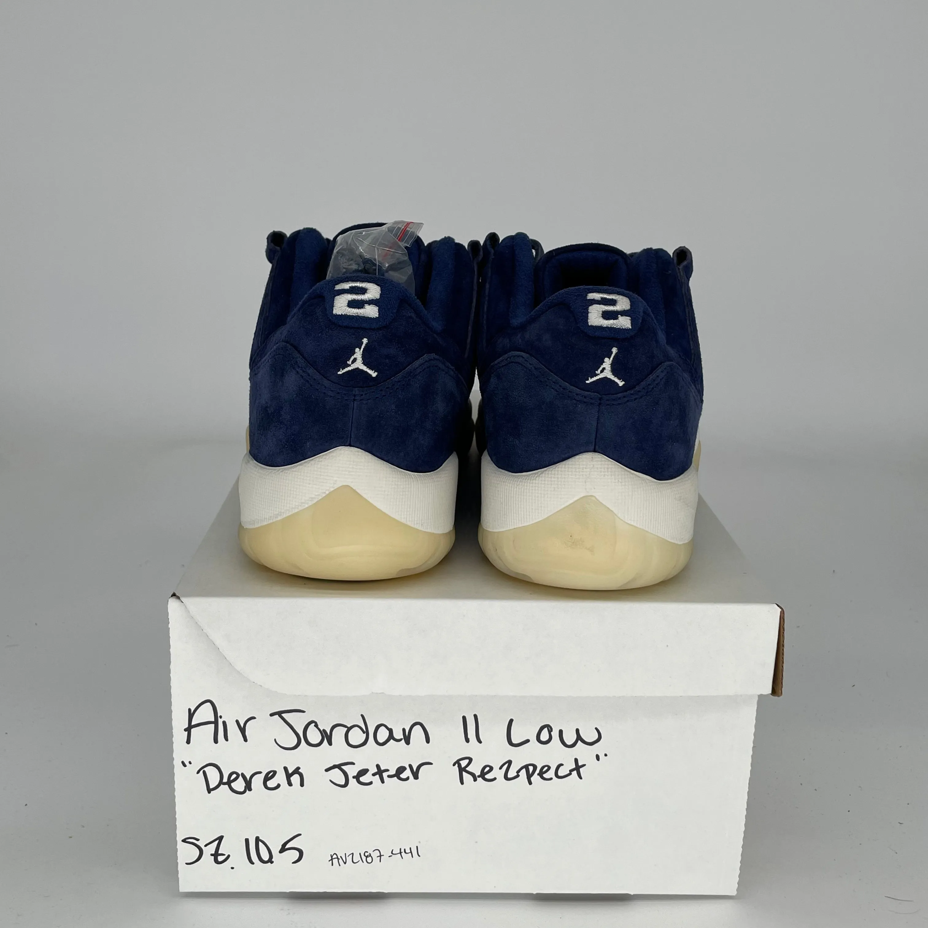 AIR JORDAN 11 LOW DEREK JETER RE2PECT SIZE 10.5 AV2187-441
