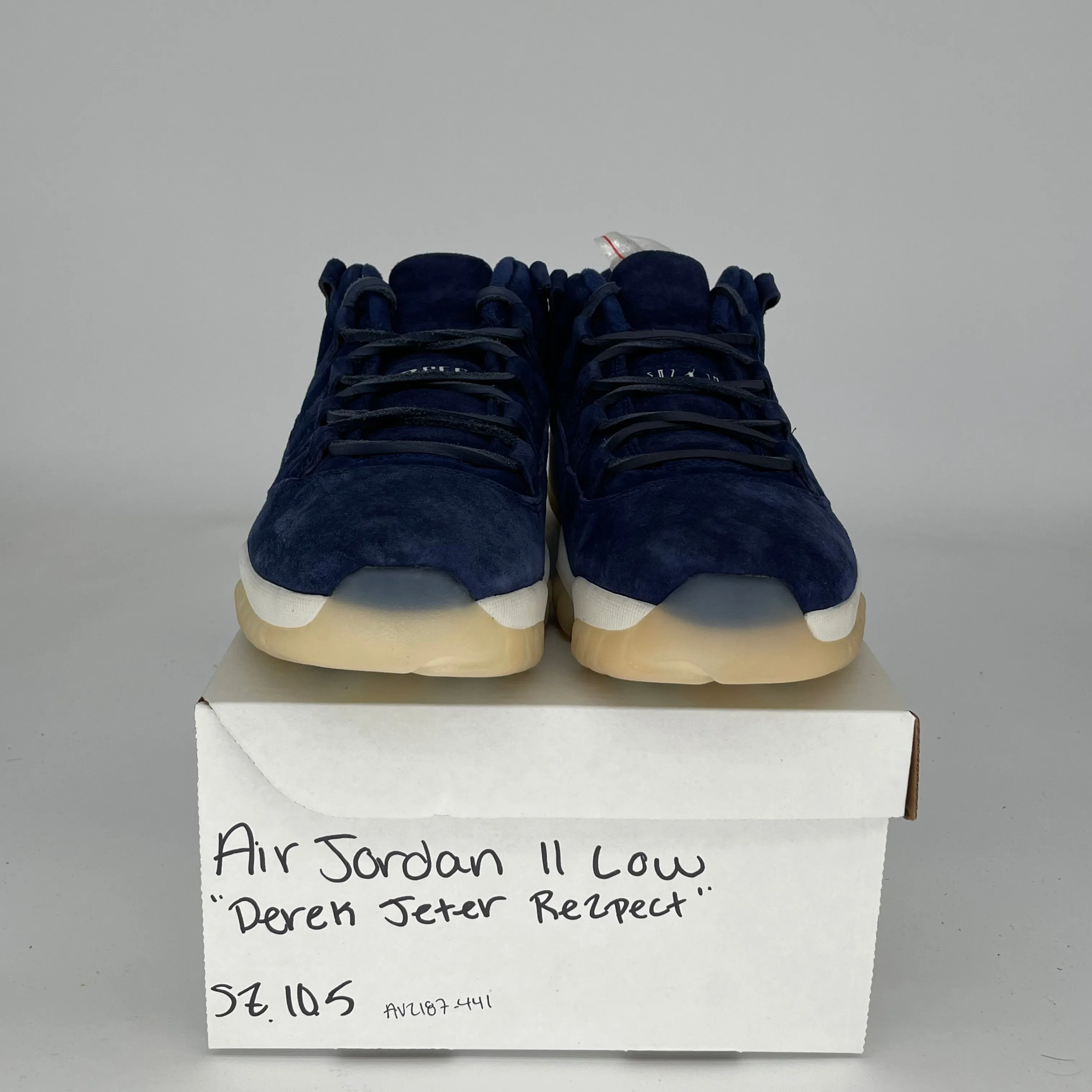 AIR JORDAN 11 LOW DEREK JETER RE2PECT SIZE 10.5 AV2187-441