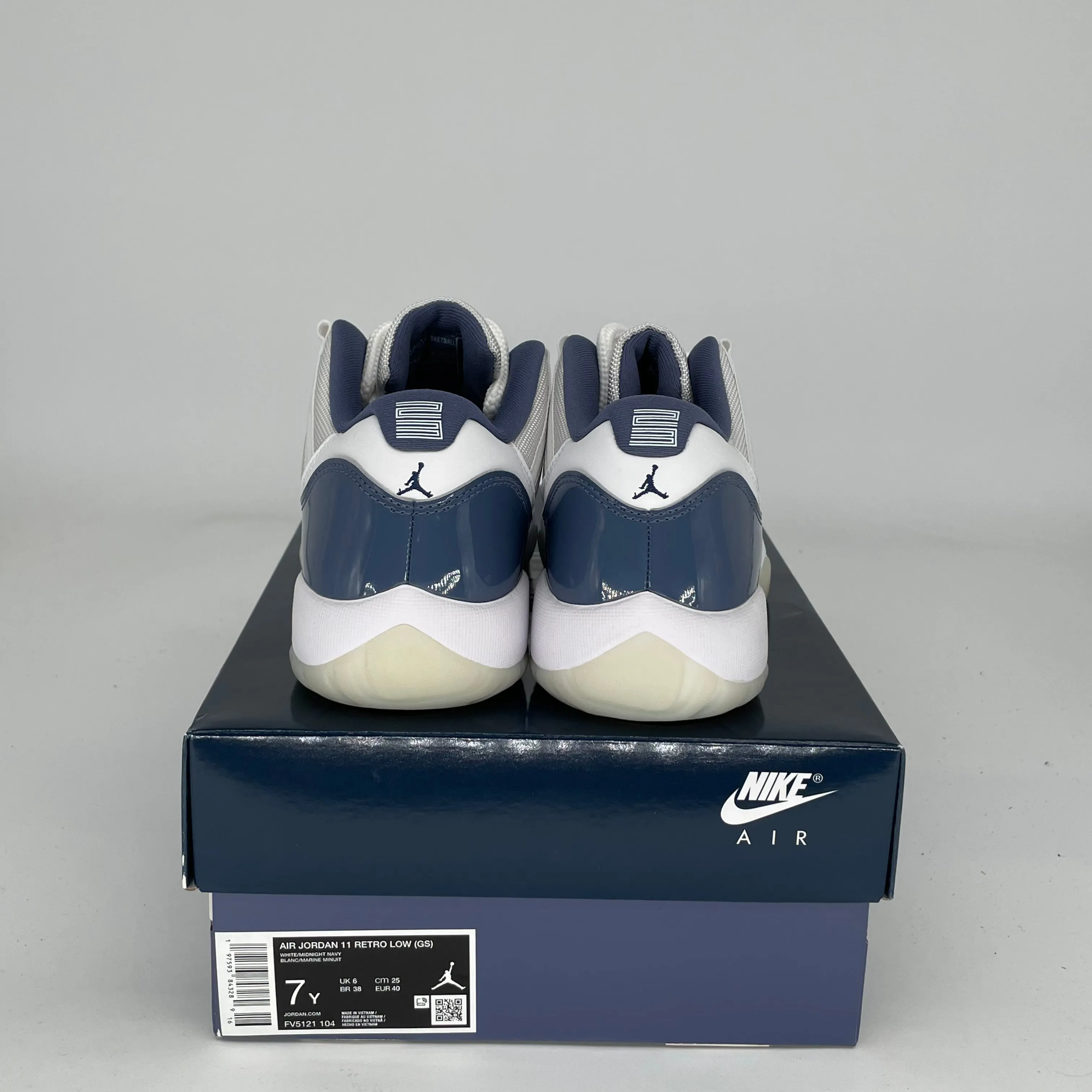 AIR JORDAN 11 LOW DIFFUSED BLUE SIZE 7Y FV5121-104