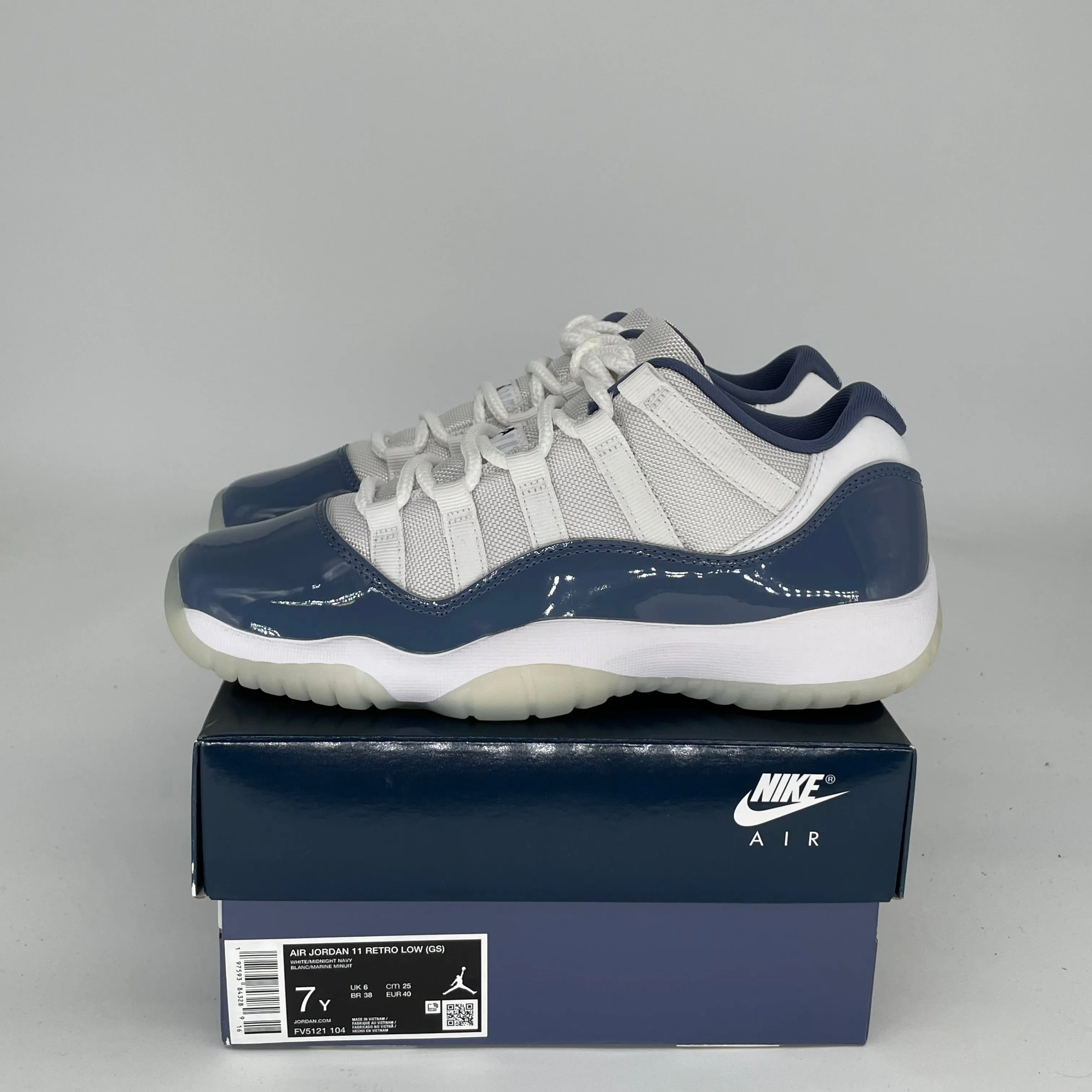 AIR JORDAN 11 LOW DIFFUSED BLUE SIZE 7Y FV5121-104