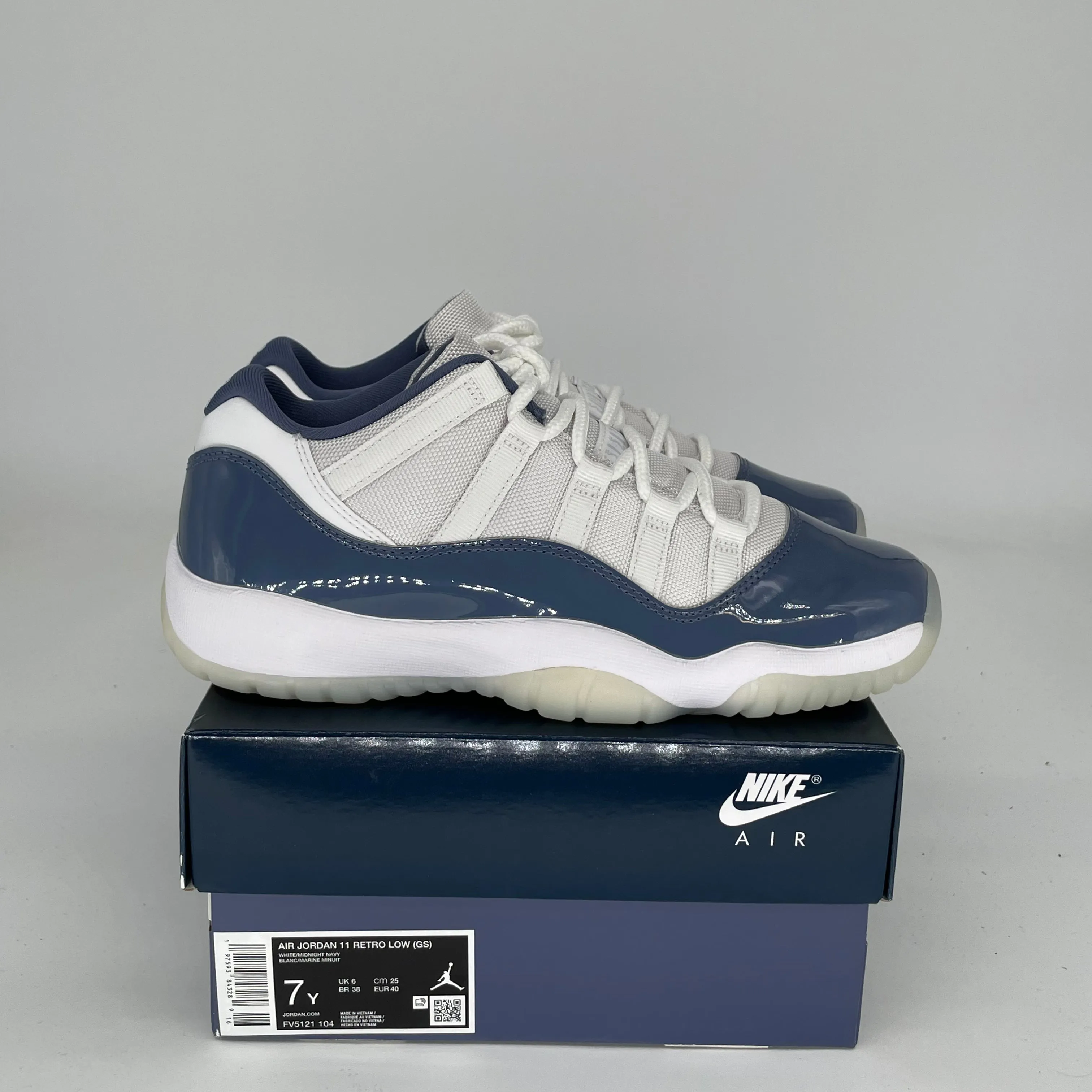 AIR JORDAN 11 LOW DIFFUSED BLUE SIZE 7Y FV5121-104