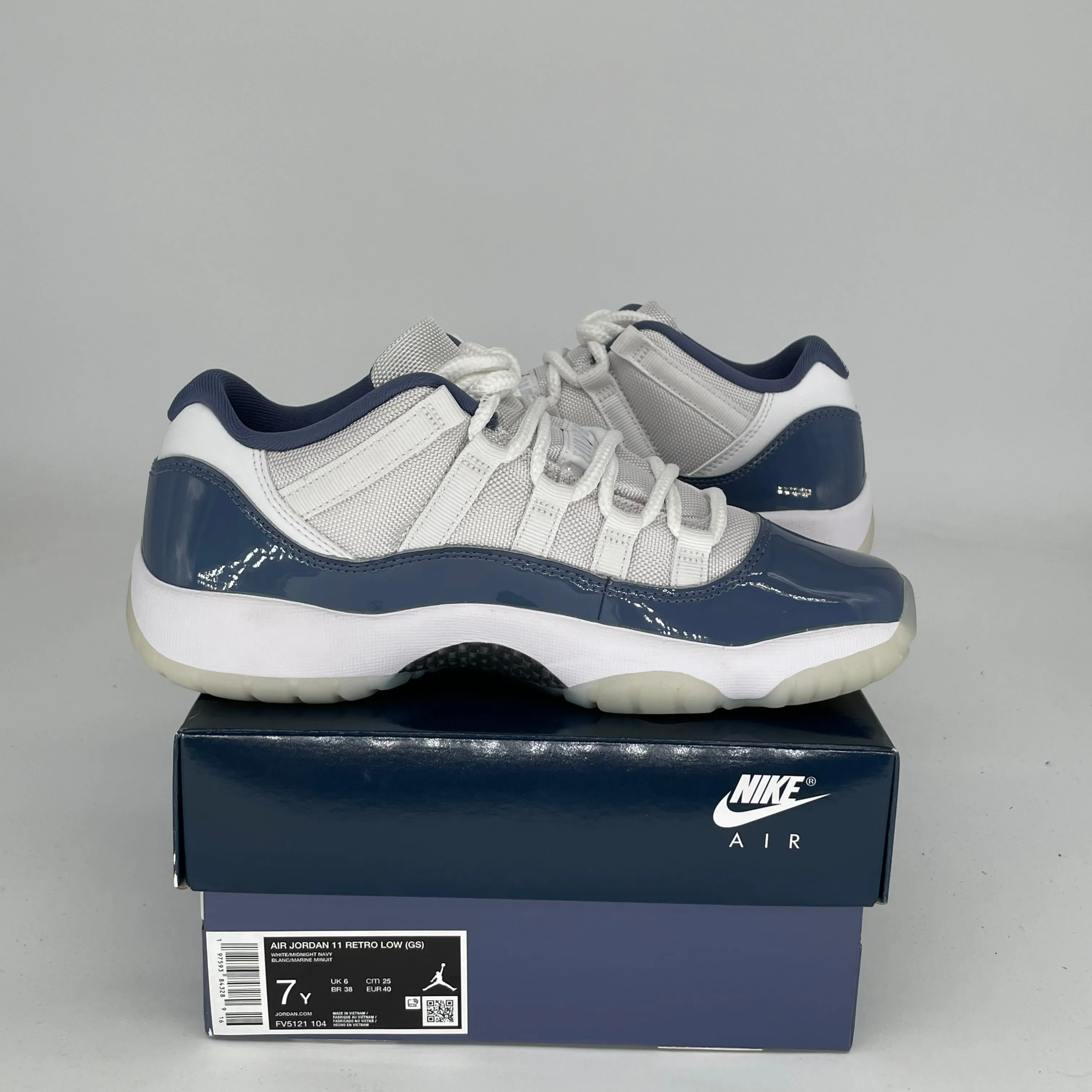 AIR JORDAN 11 LOW DIFFUSED BLUE SIZE 7Y FV5121-104
