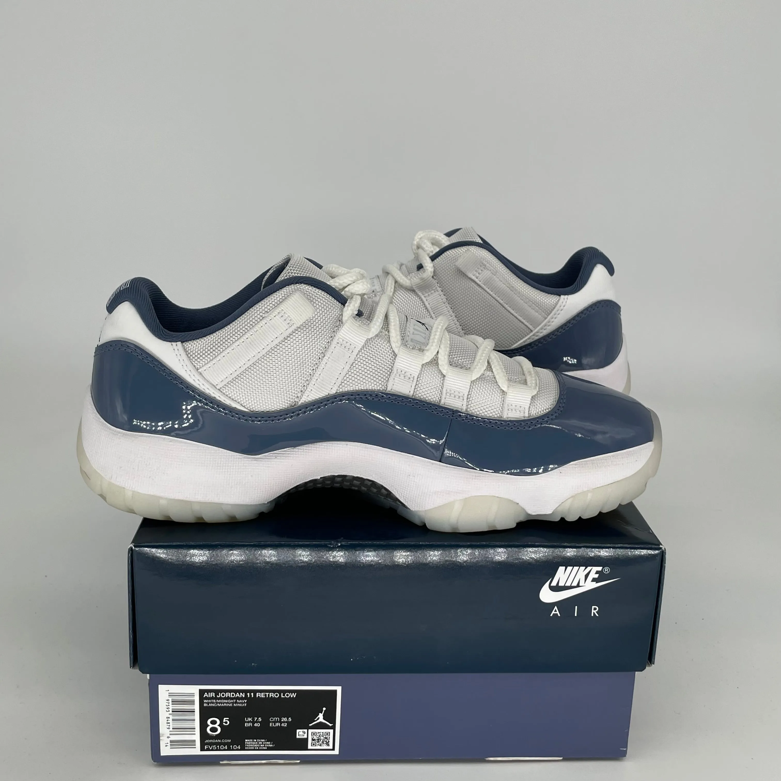 AIR JORDAN 11 LOW DIFFUSED BLUE SIZE 8.5 FV5104-104