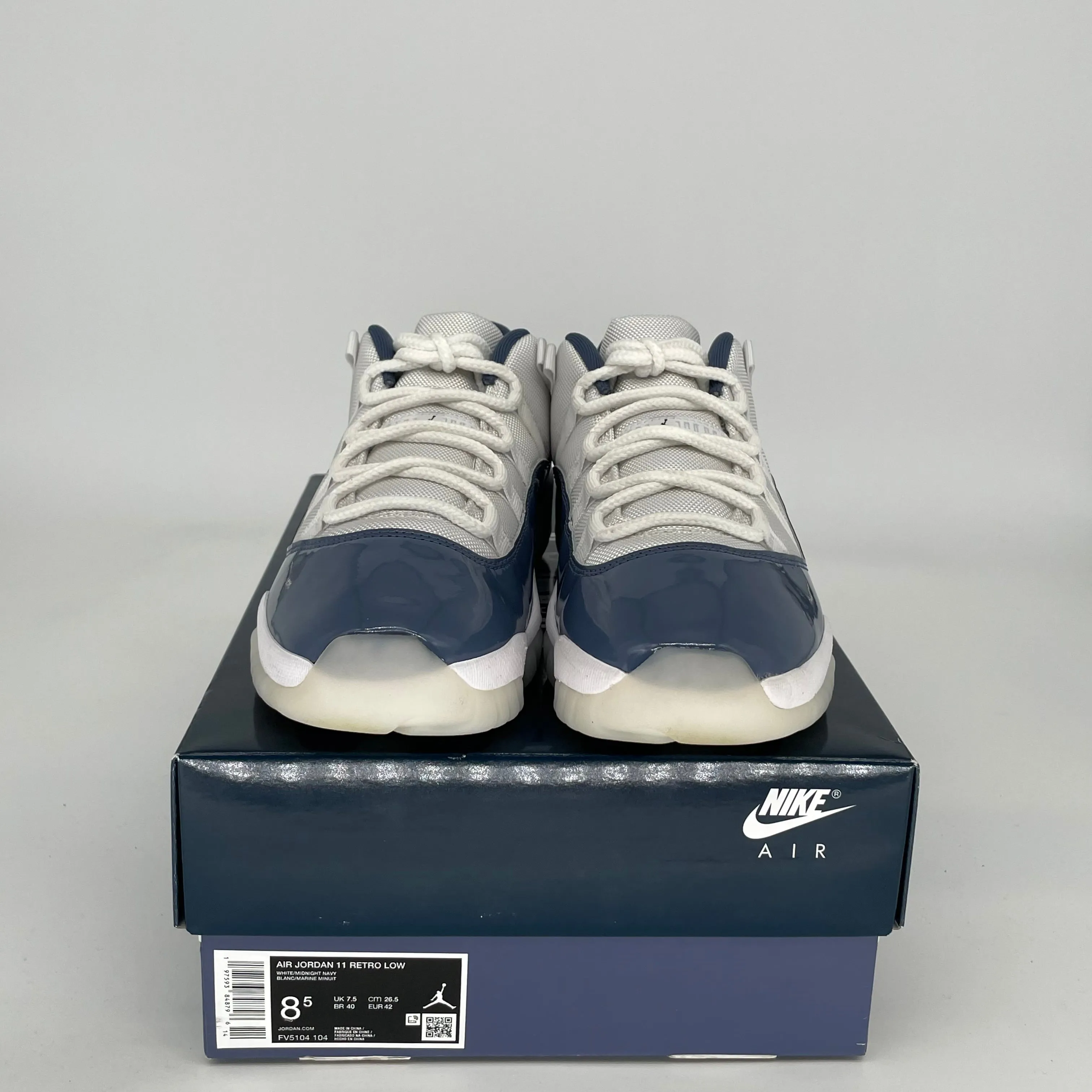 AIR JORDAN 11 LOW DIFFUSED BLUE SIZE 8.5 FV5104-104