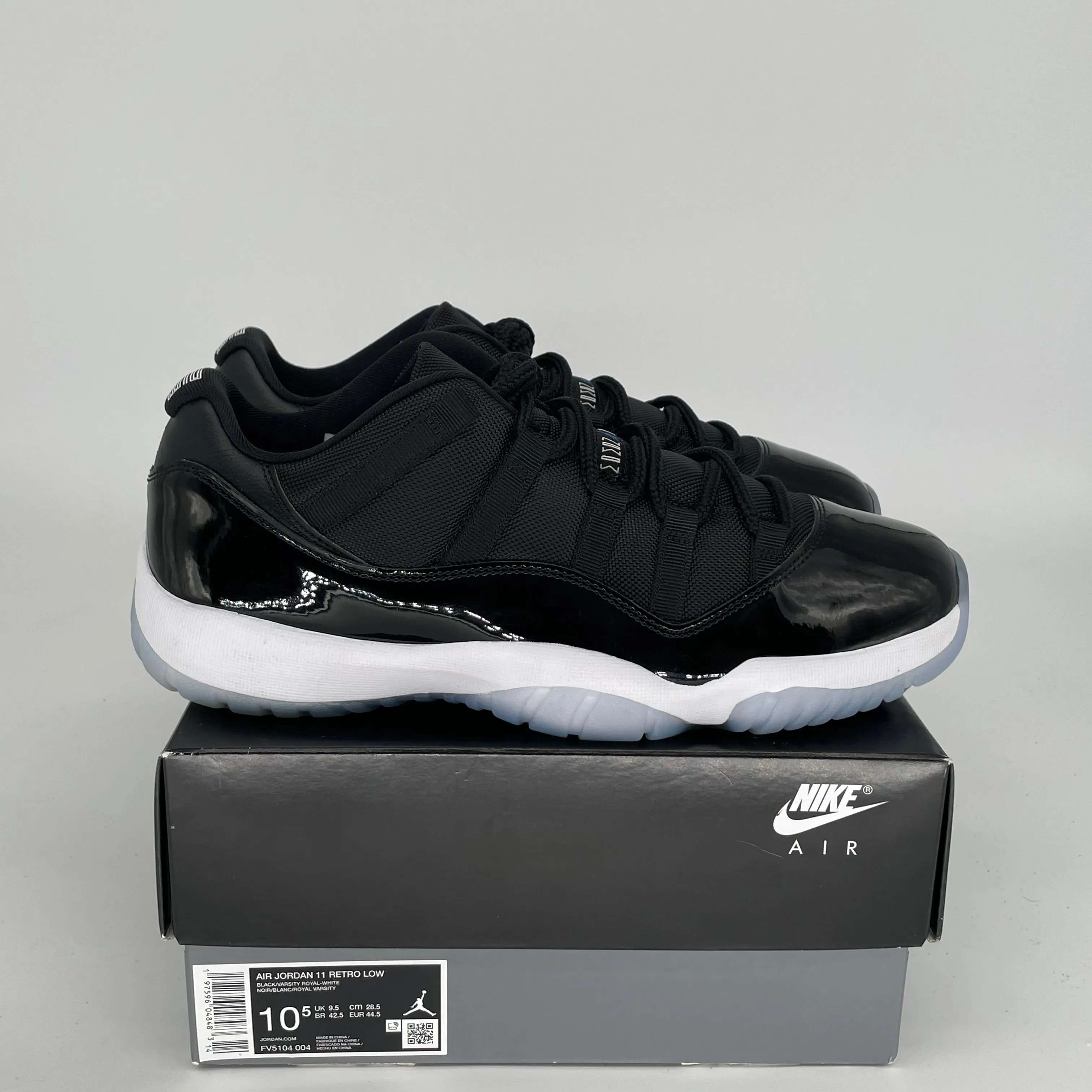 AIR JORDAN 11 LOW SPACE JAM SIZE 10.5 FV5104-004