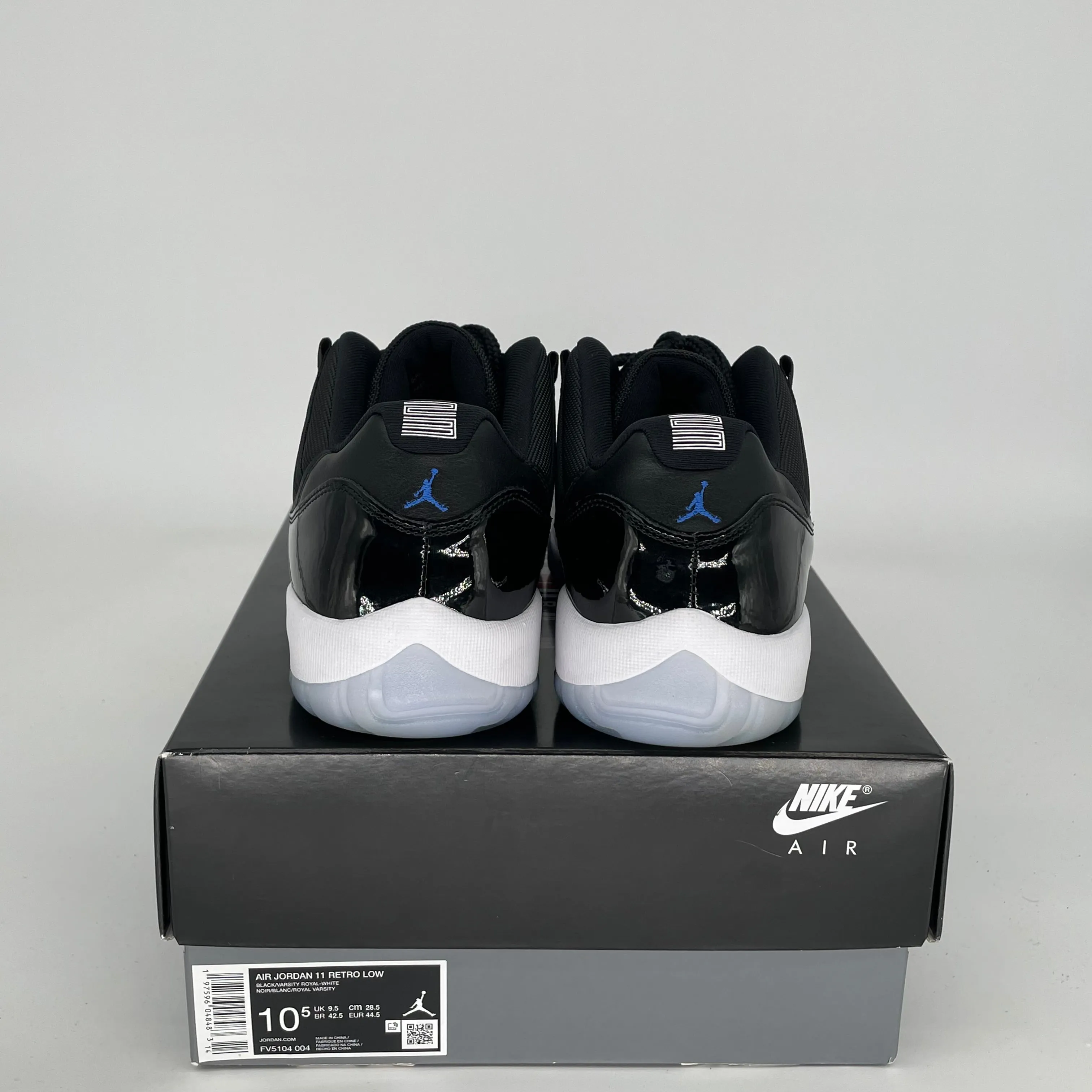 AIR JORDAN 11 LOW SPACE JAM SIZE 10.5 FV5104-004
