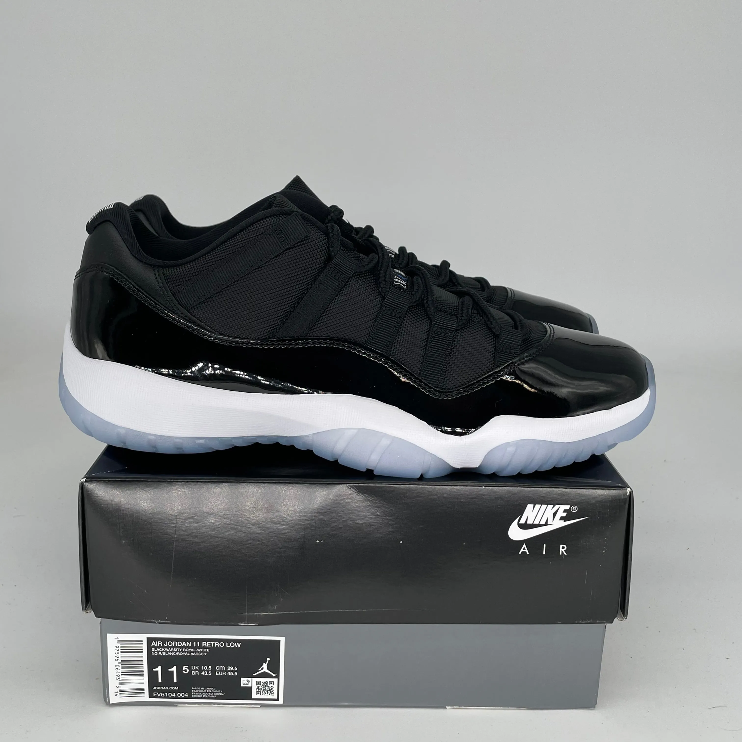 AIR JORDAN 11 LOW SPACE JAM SIZE 11.5 FV5104-004