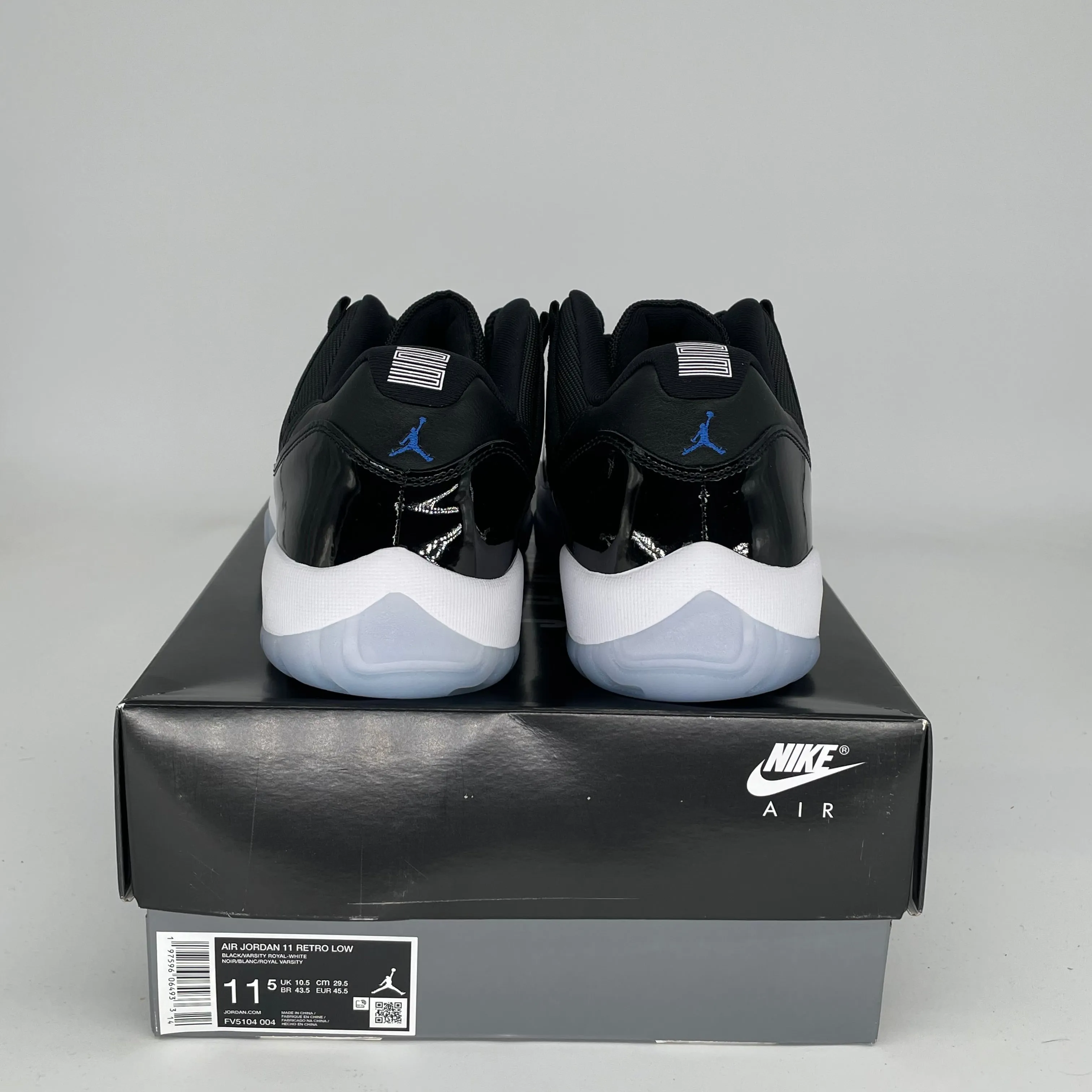 AIR JORDAN 11 LOW SPACE JAM SIZE 11.5 FV5104-004