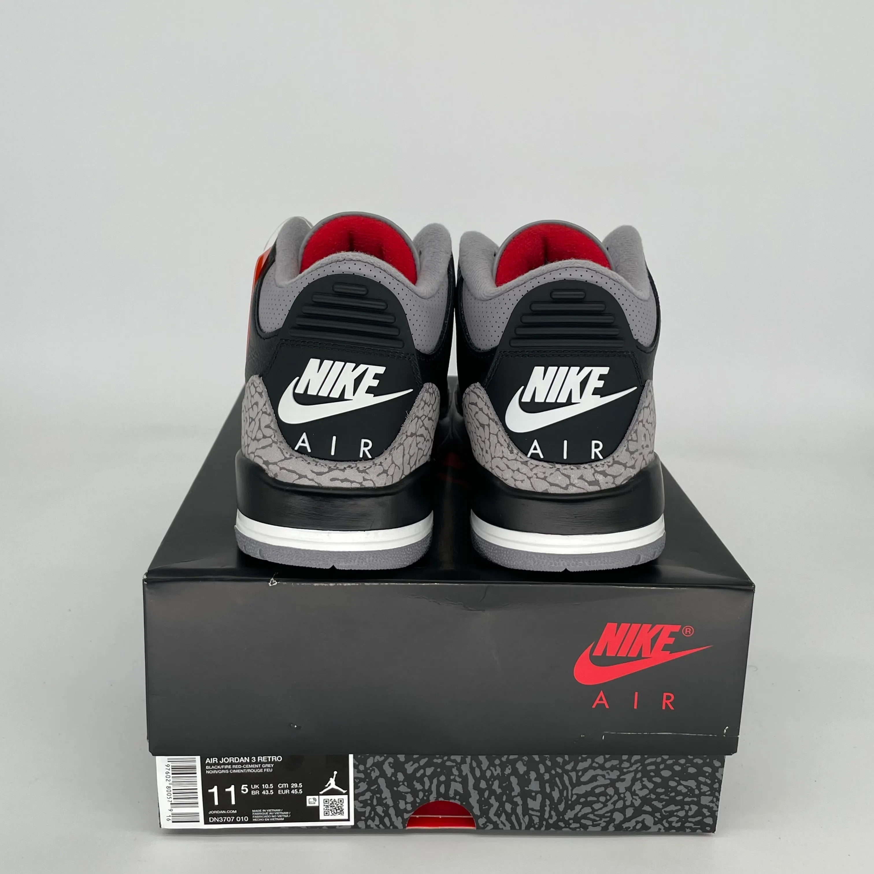 AIR JORDAN 3 BLACK CEMENT SIZE 11.5 DN3707-010