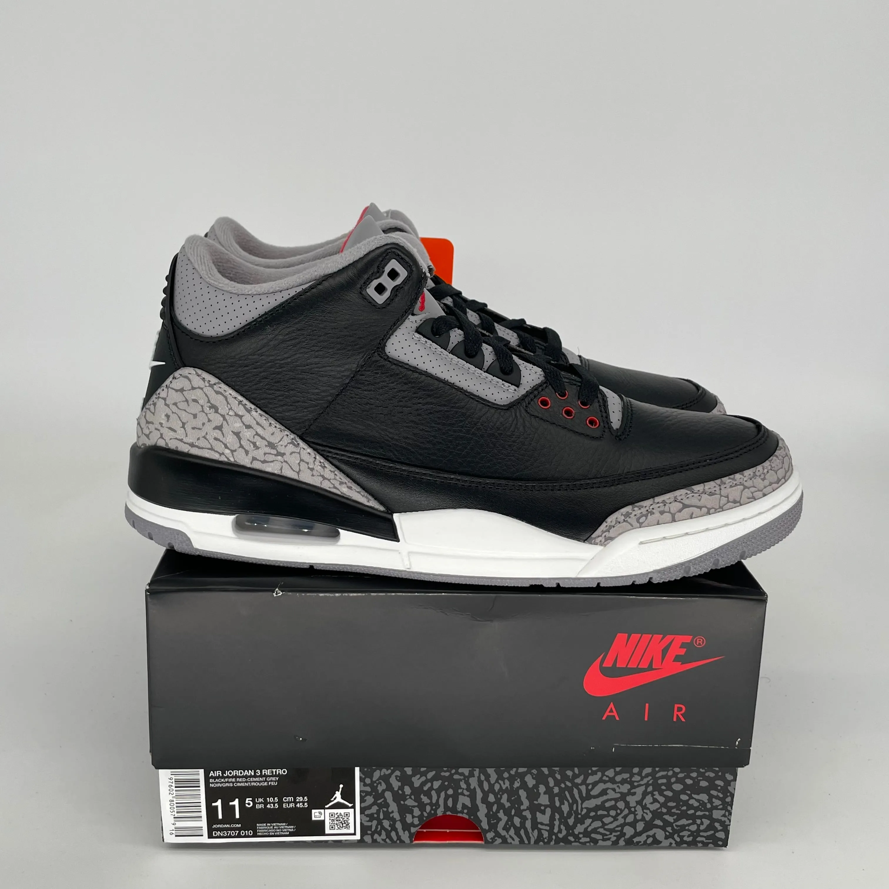 AIR JORDAN 3 BLACK CEMENT SIZE 11.5 DN3707-010