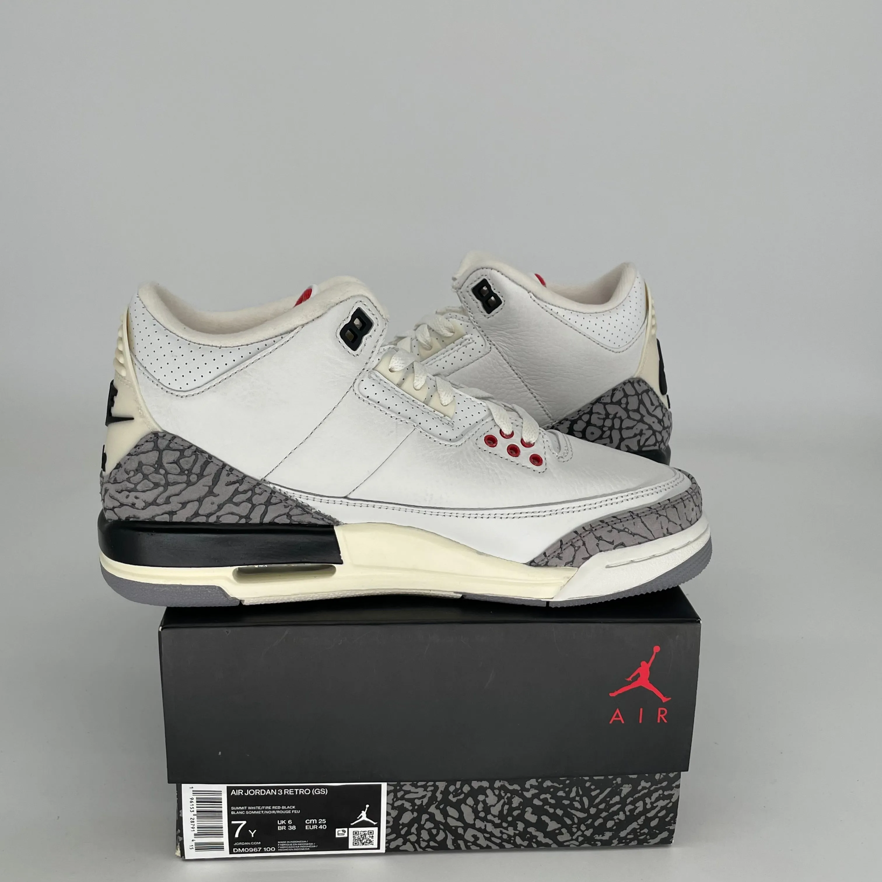 AIR JORDAN 3 WHITE CEMENT REIMAGINED SIZE 7Y DM0967-100