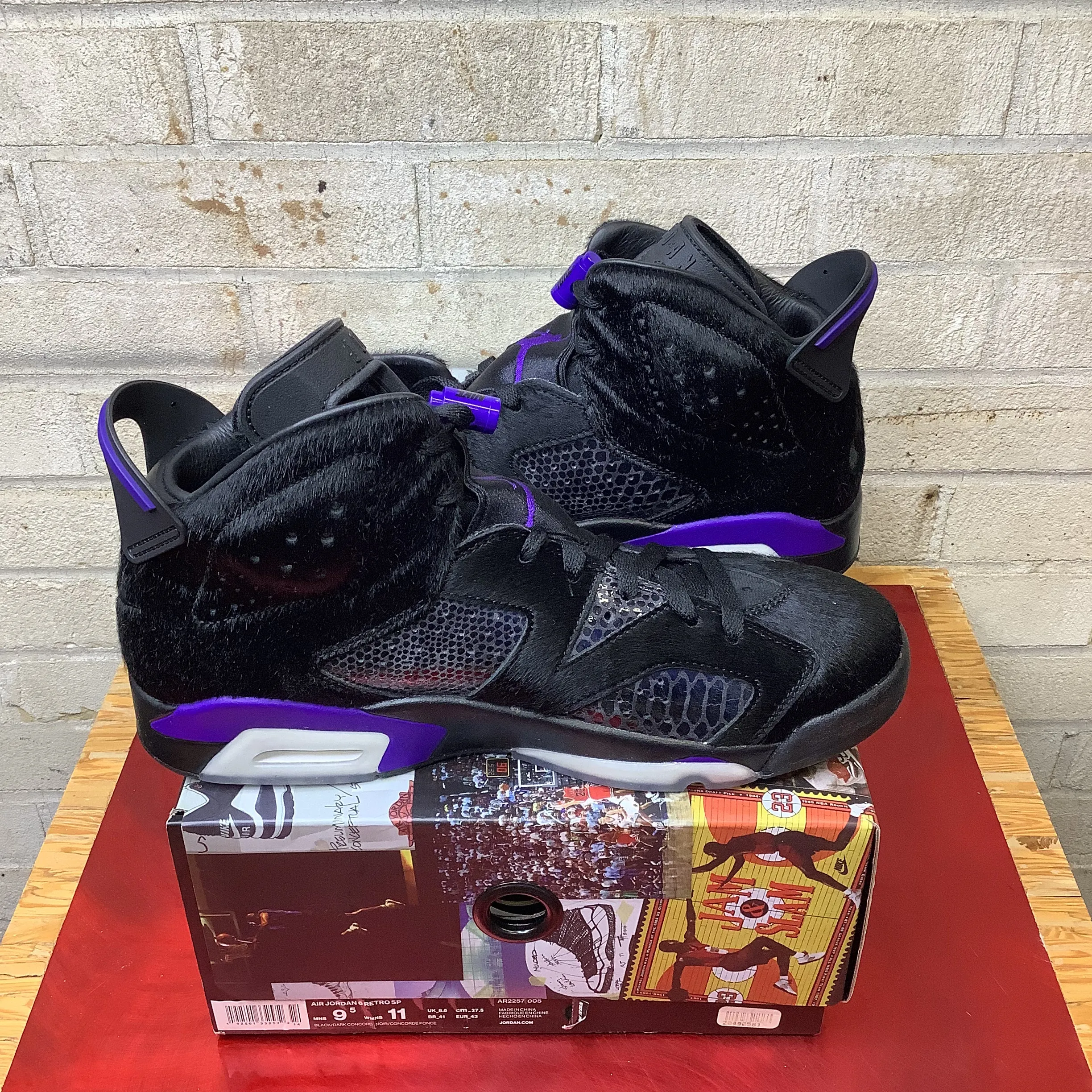 AIR JORDAN 6 SOCIAL STATUS SIZE 9.5 AR2257-005