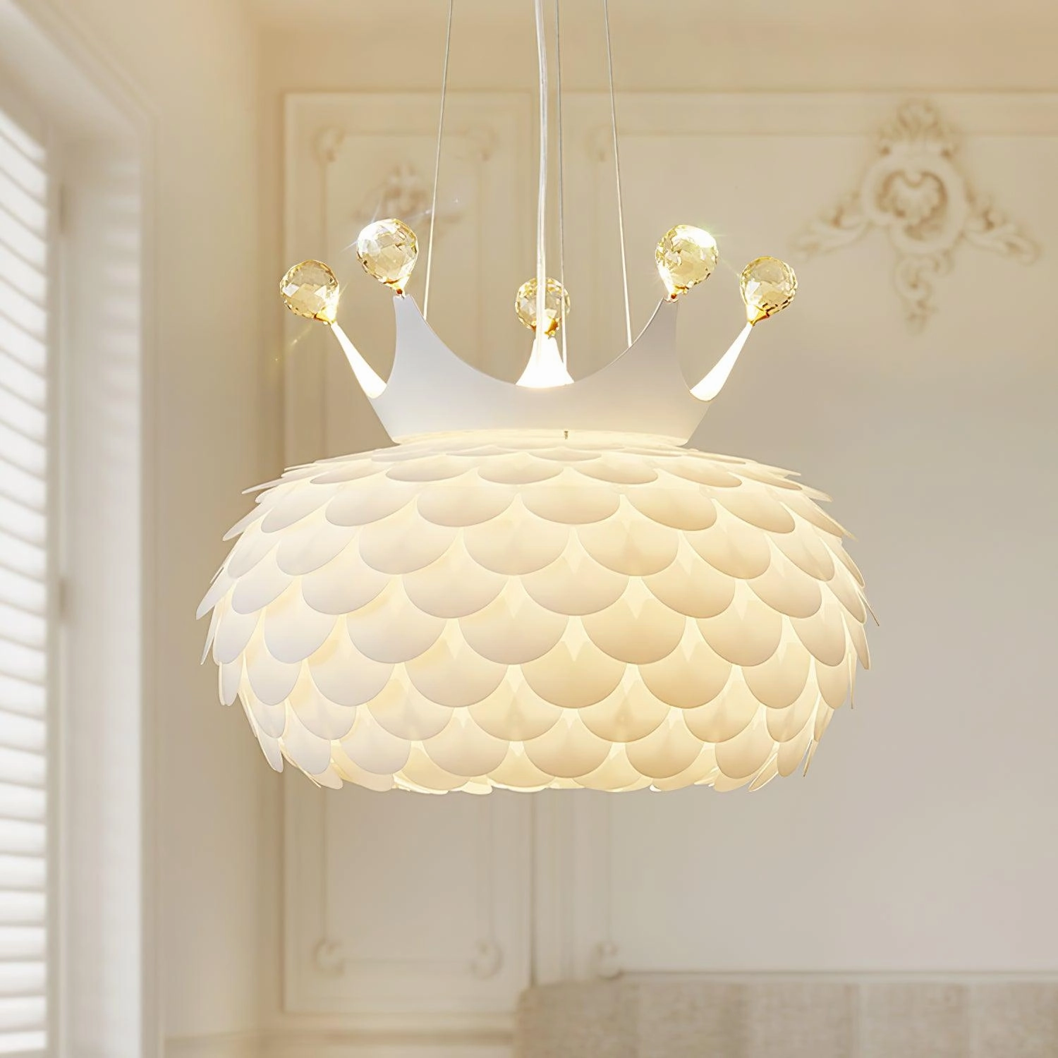 Aluvia Crown Pendant Lamp