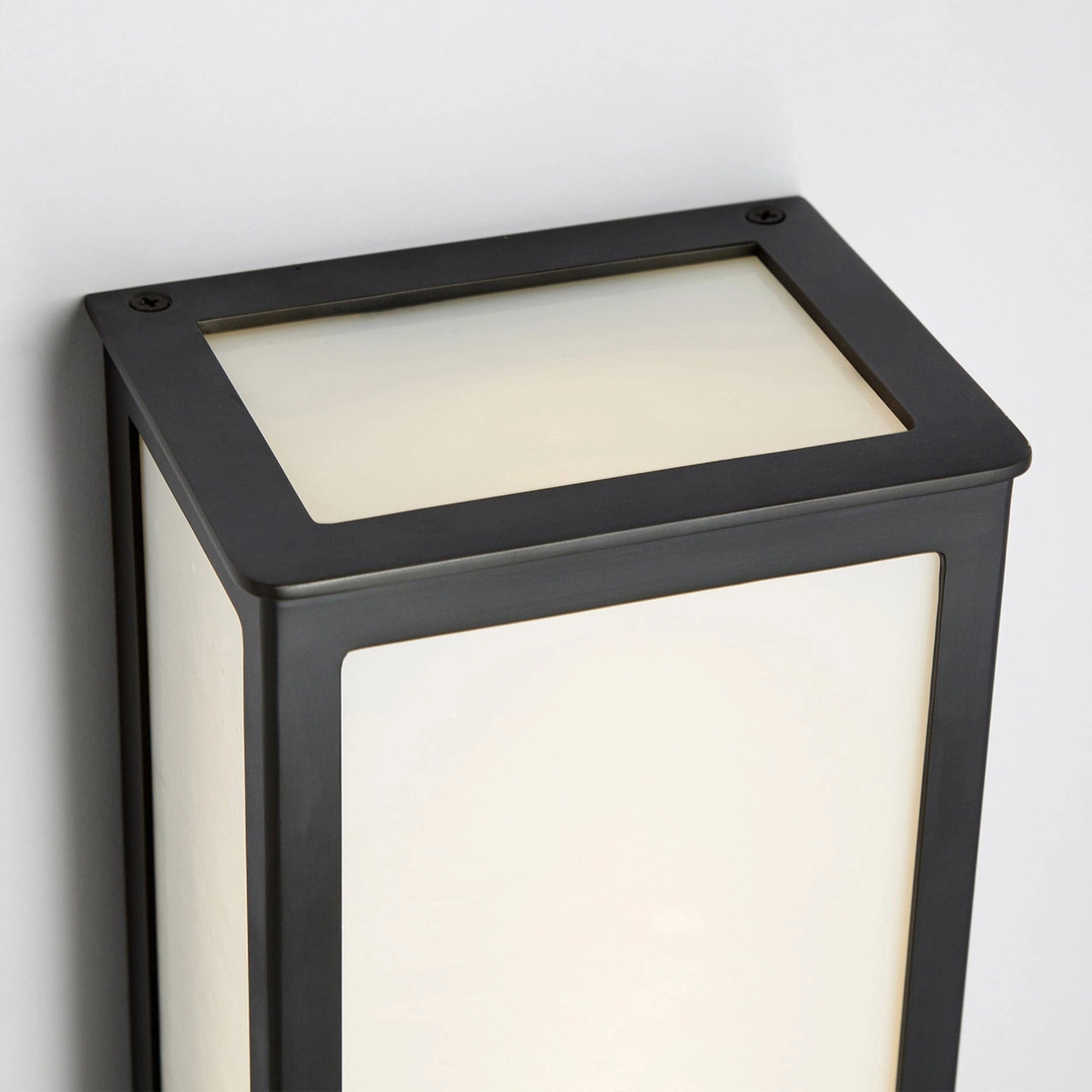 Amsel Outdoor Wall Lamp