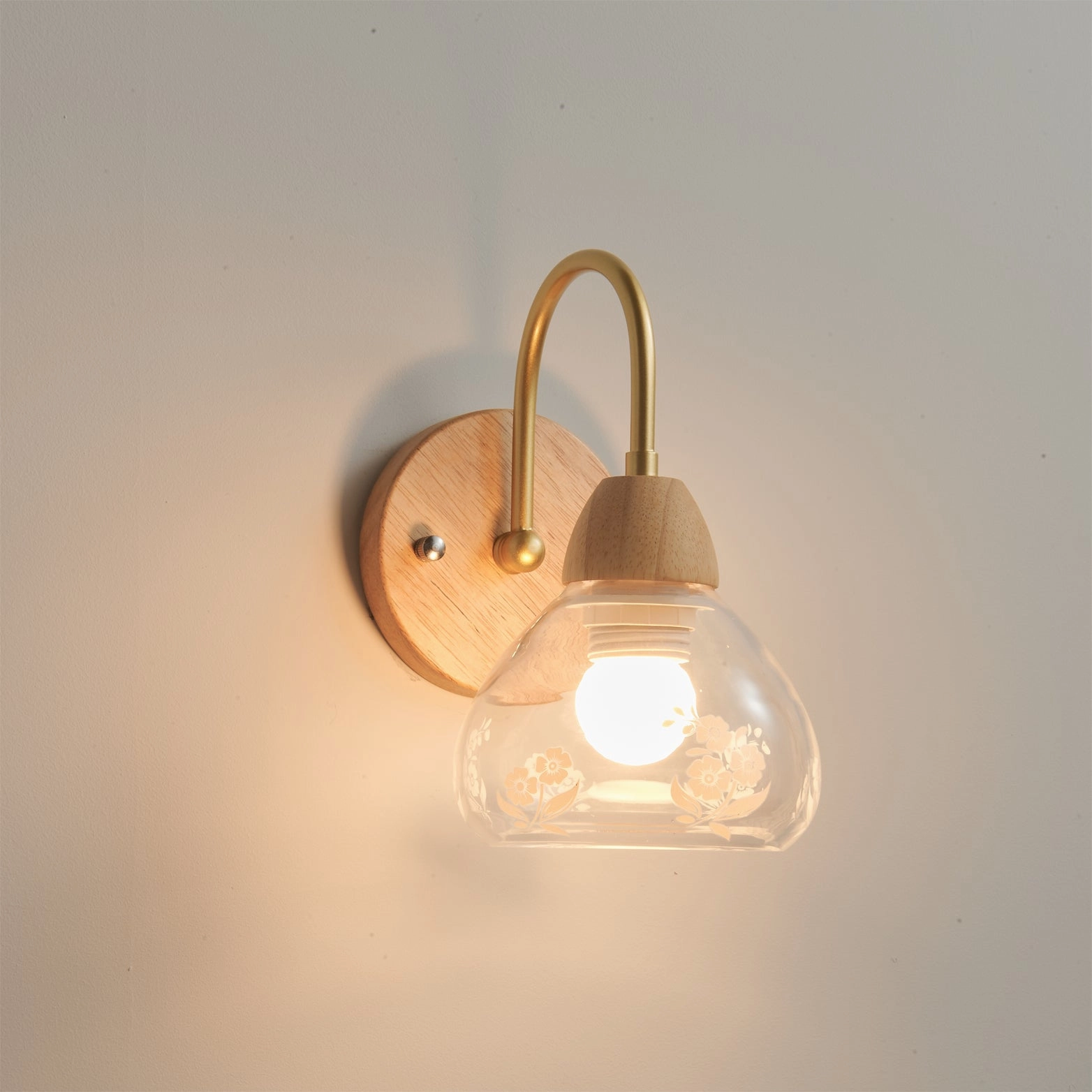 Armed Wall Lamp