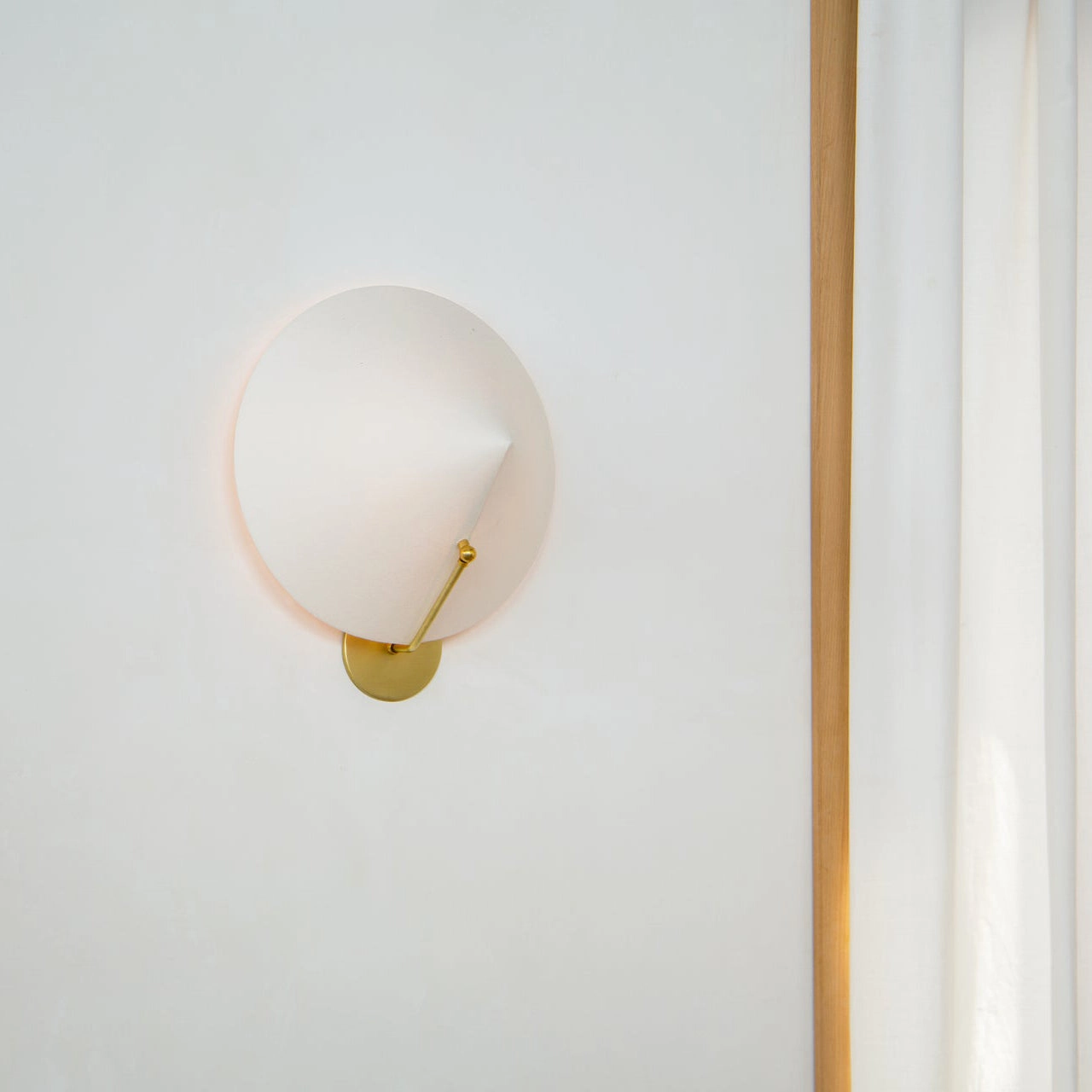 Arno Wall Light