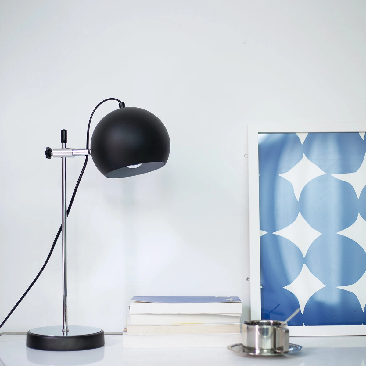 Ball Bracket Table Lamp