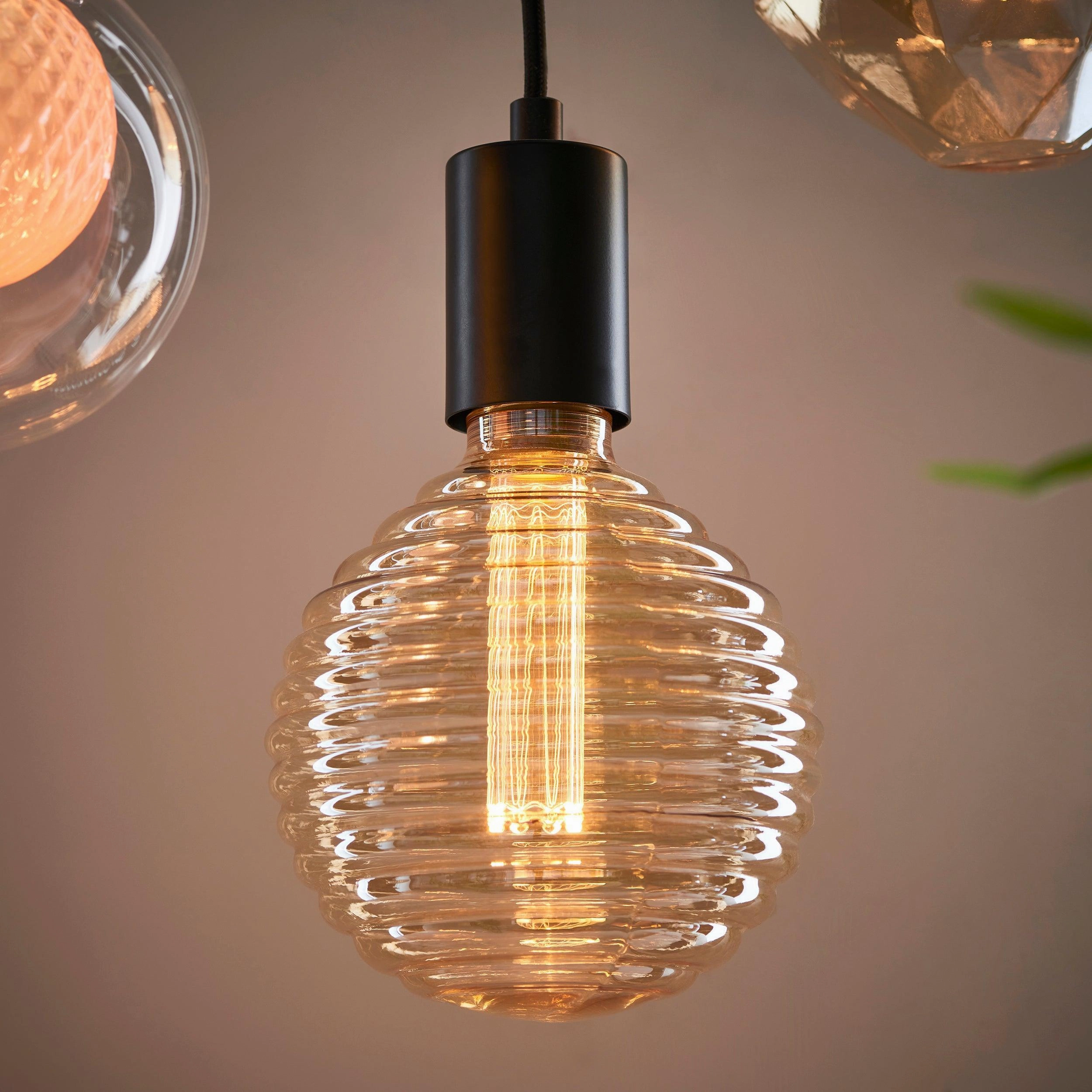 Beehive E27 Amber Tinted Ribbed 2.5w LED Light Bulb