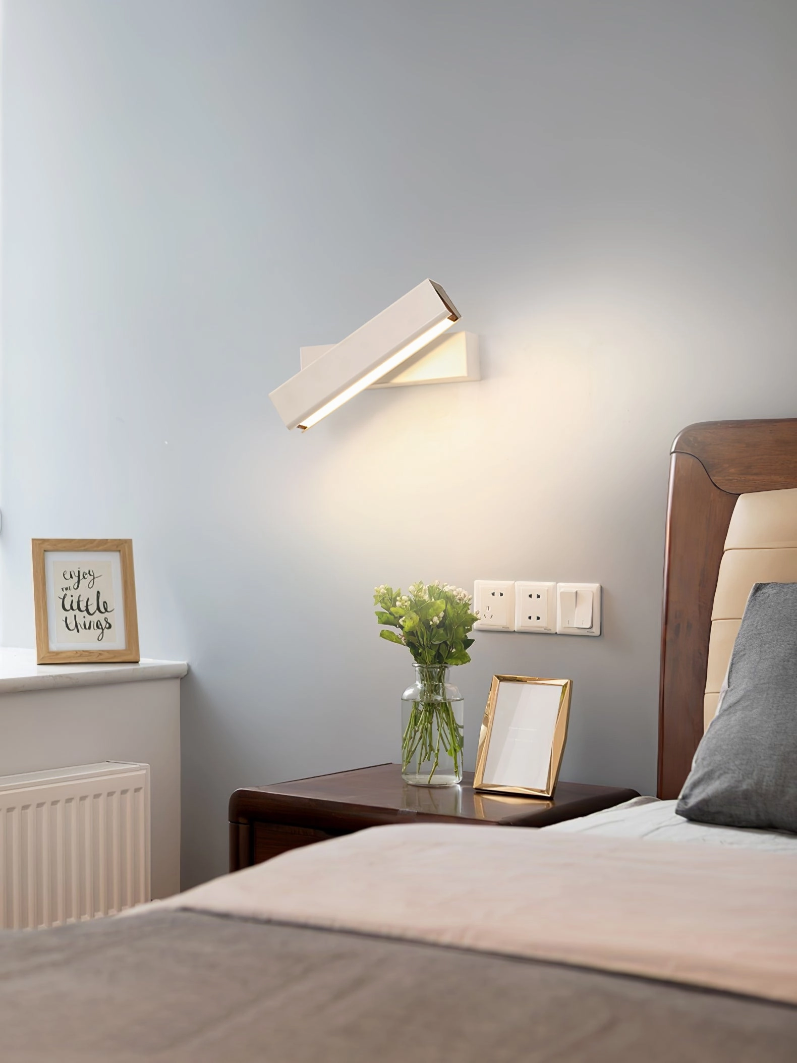 Clasp Wall Lamp