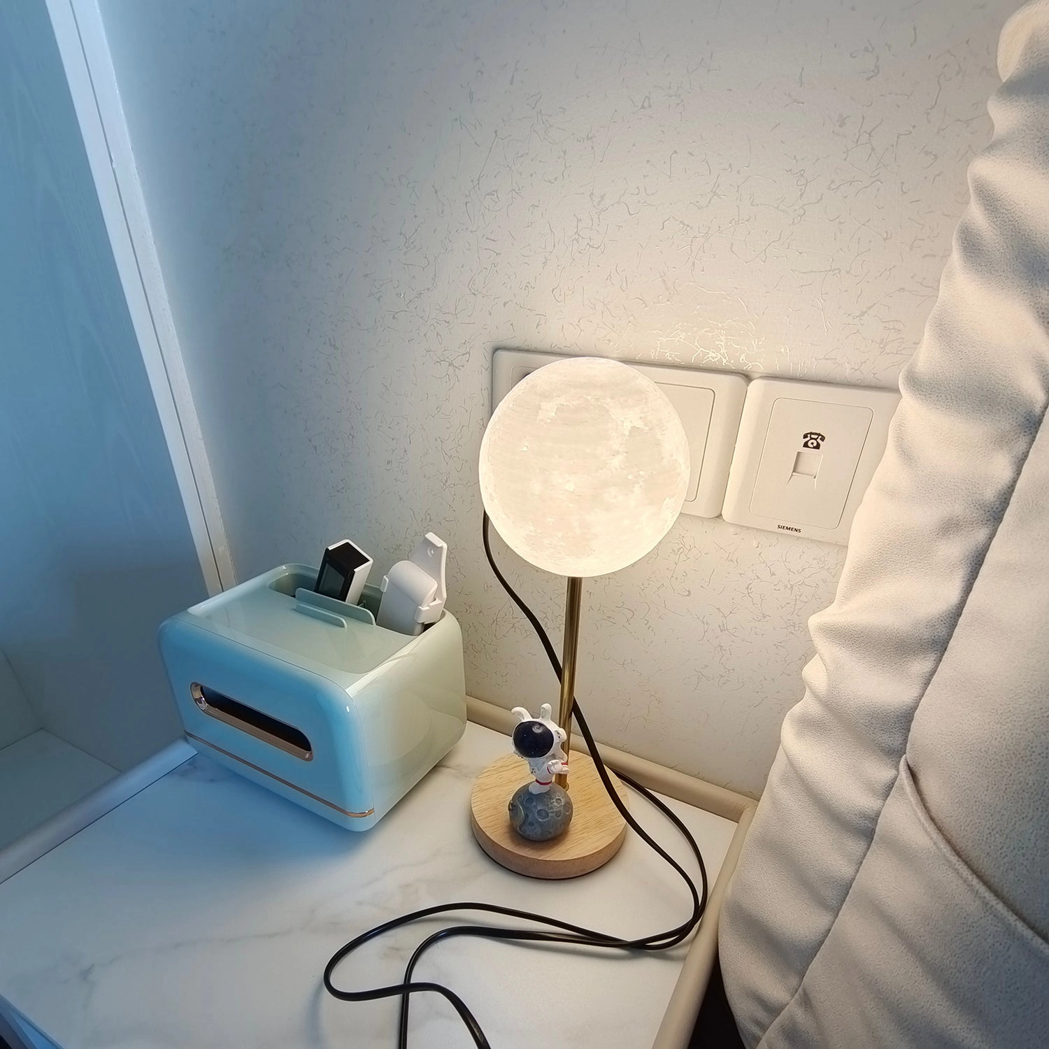 Creative Moon Table Lamp