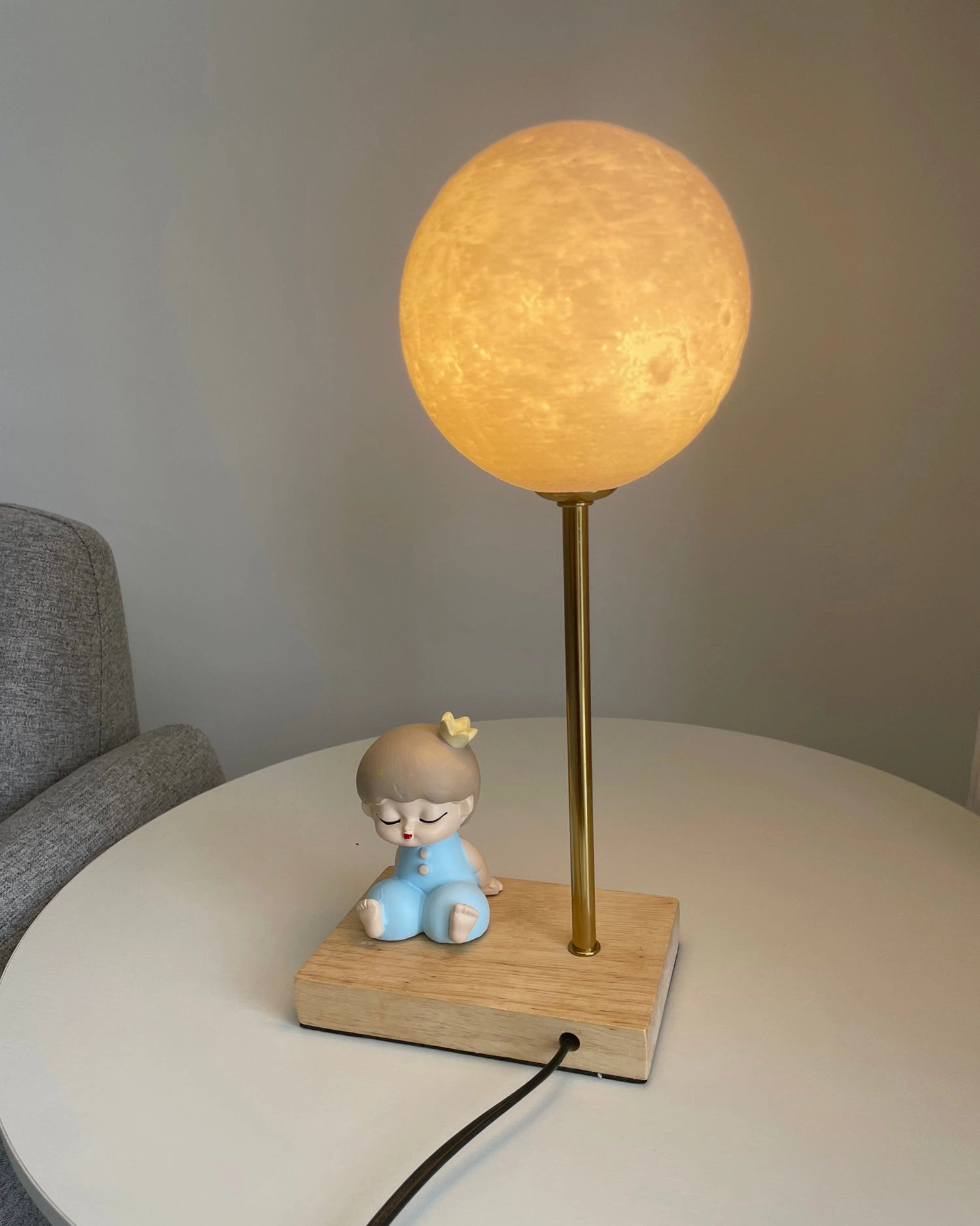 Creative Moon Table Lamp