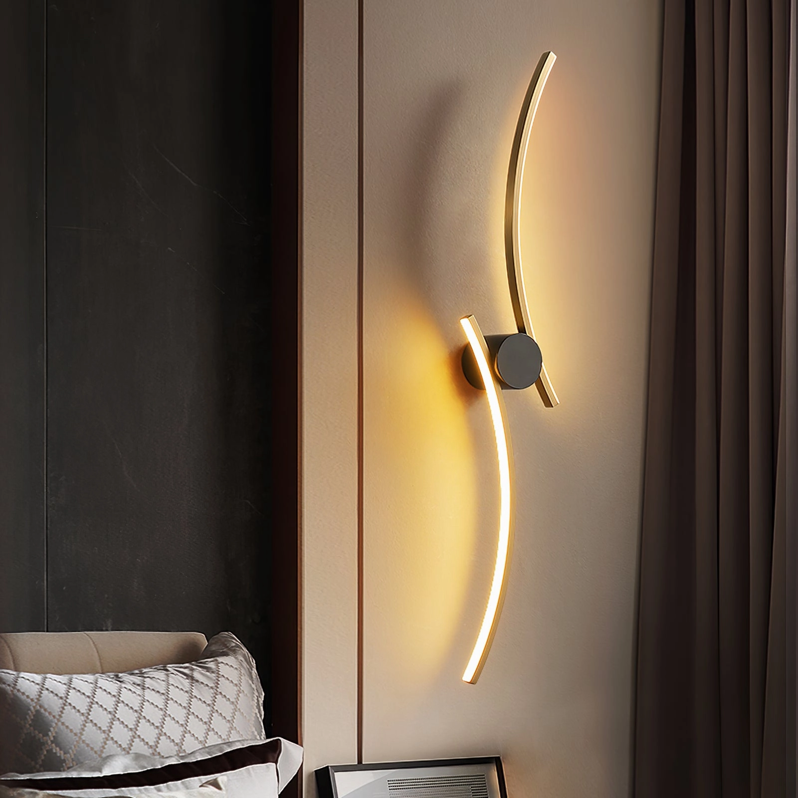 Curved Wall Lamp