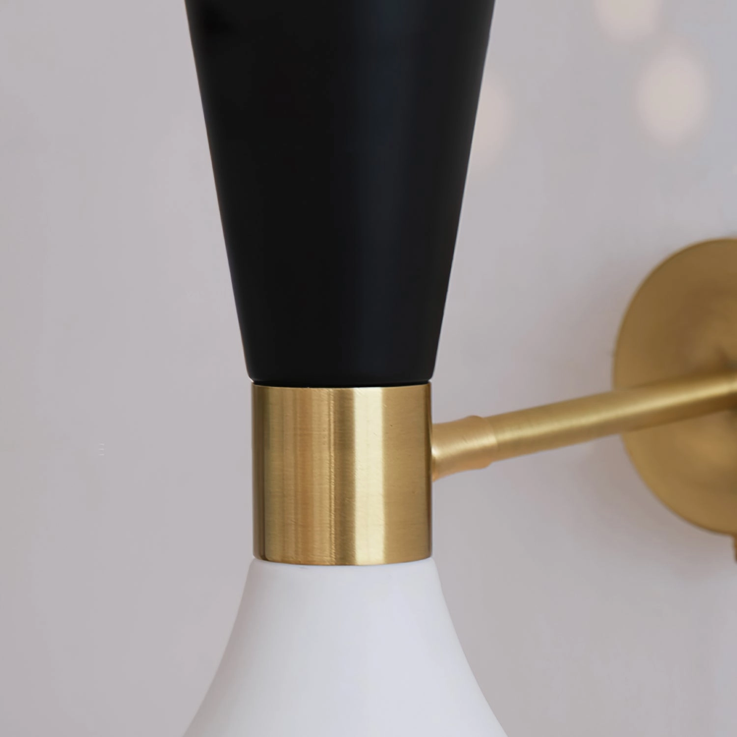 Diabolos Tuba Wall Lamp