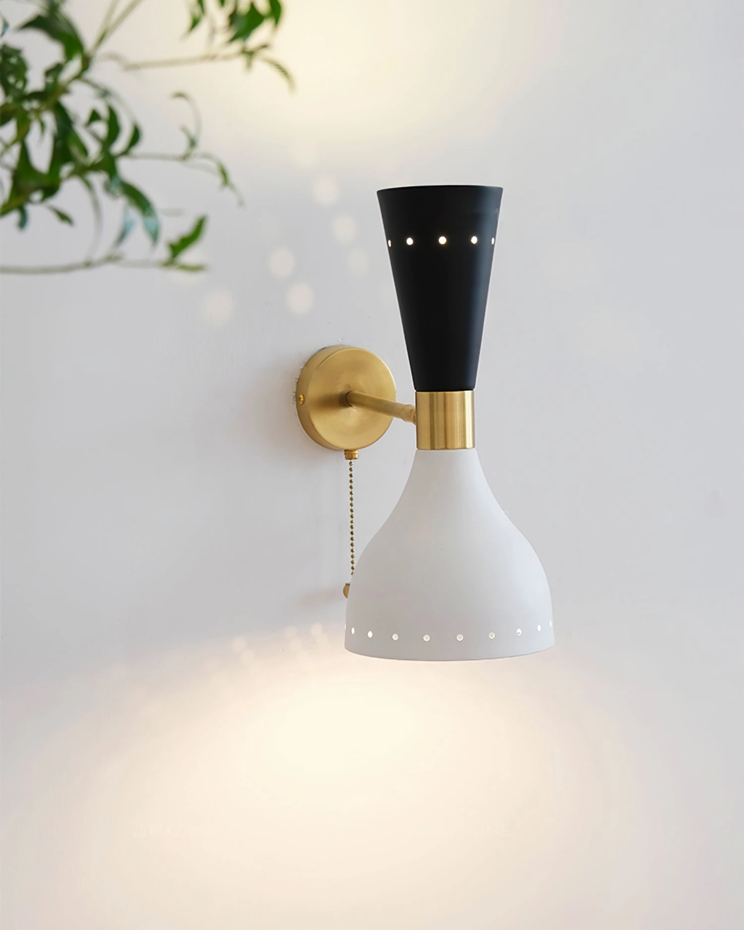 Diabolos Tuba Wall Lamp