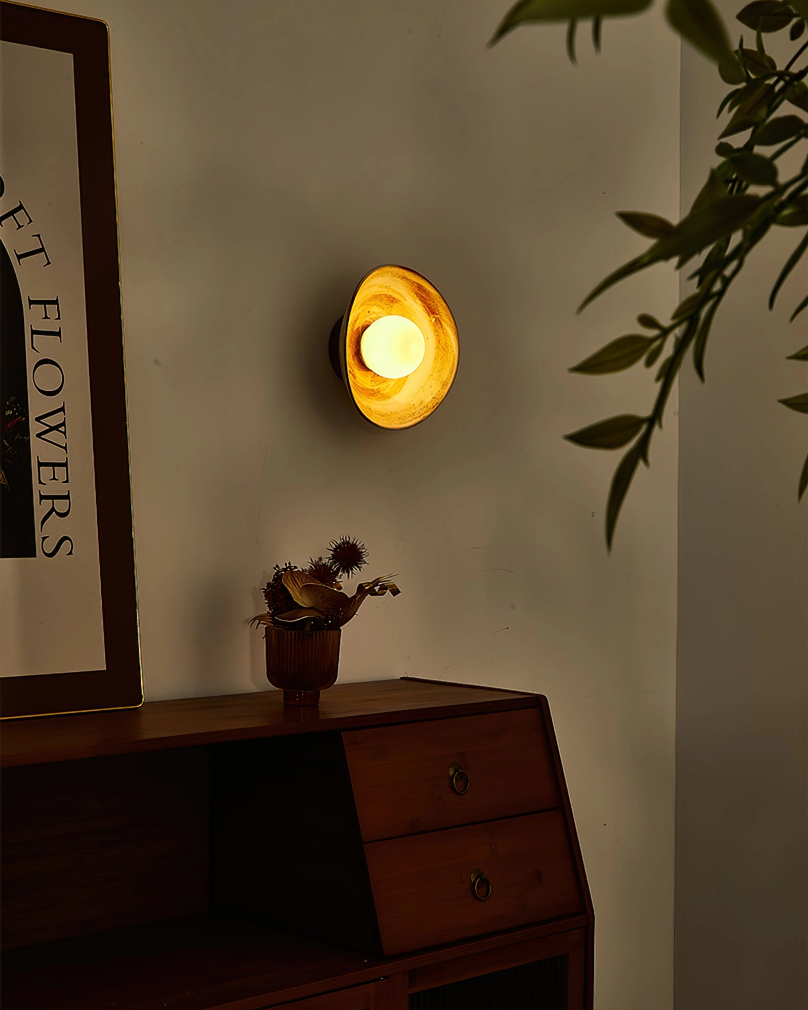Eala Wall Lamp