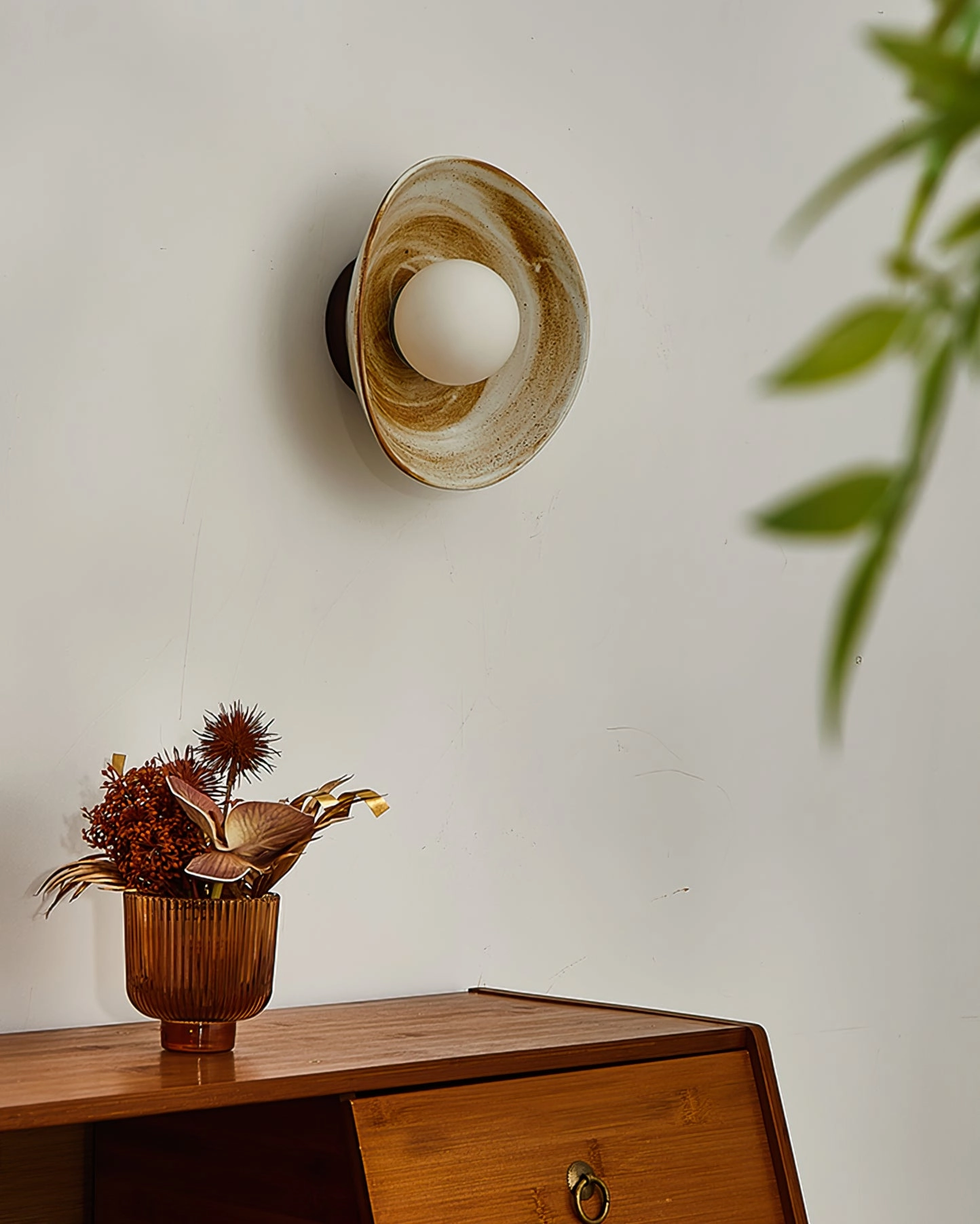 Eala Wall Lamp