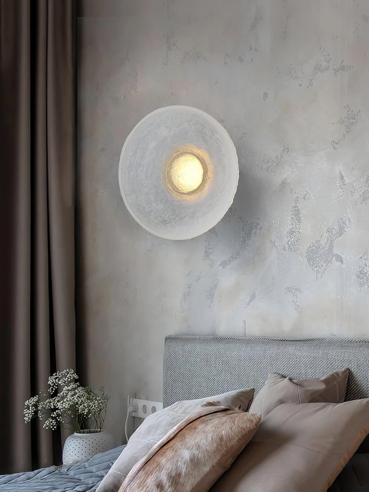 Eclipse Resin Wall Lamp