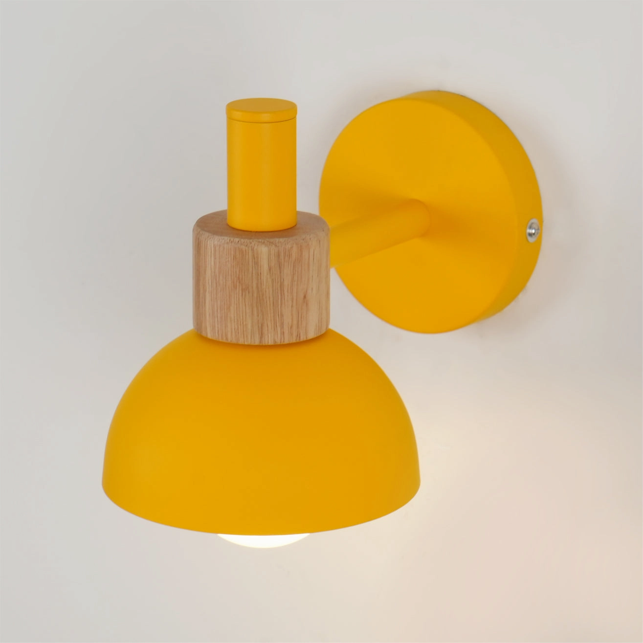 Fanta Wall Lamp