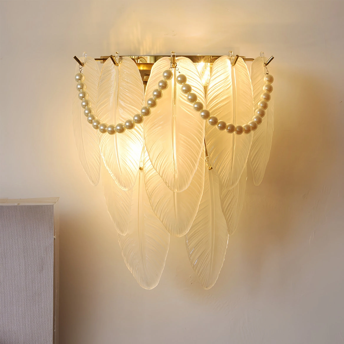 Feather Pearl Wall Lamp