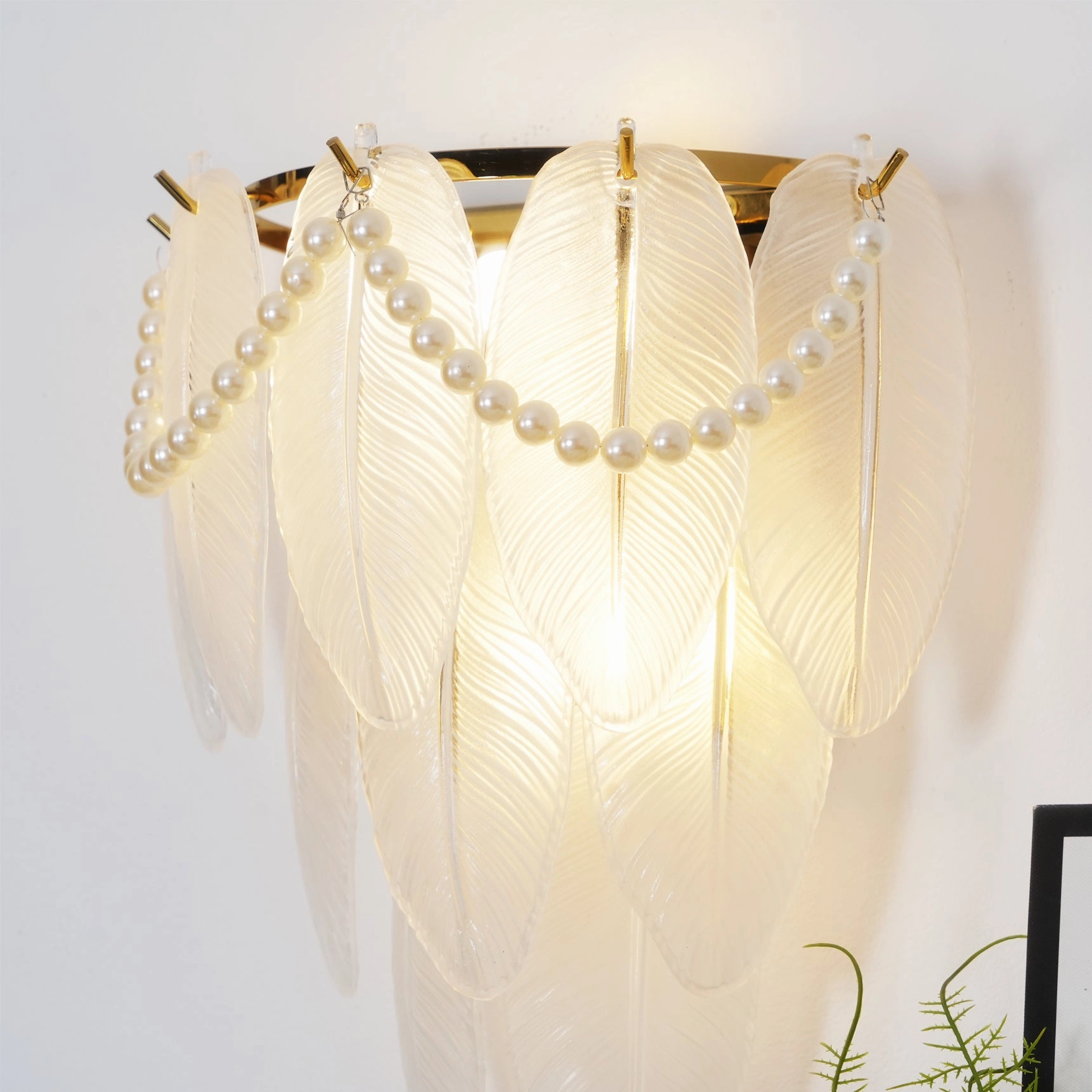 Feather Pearl Wall Lamp