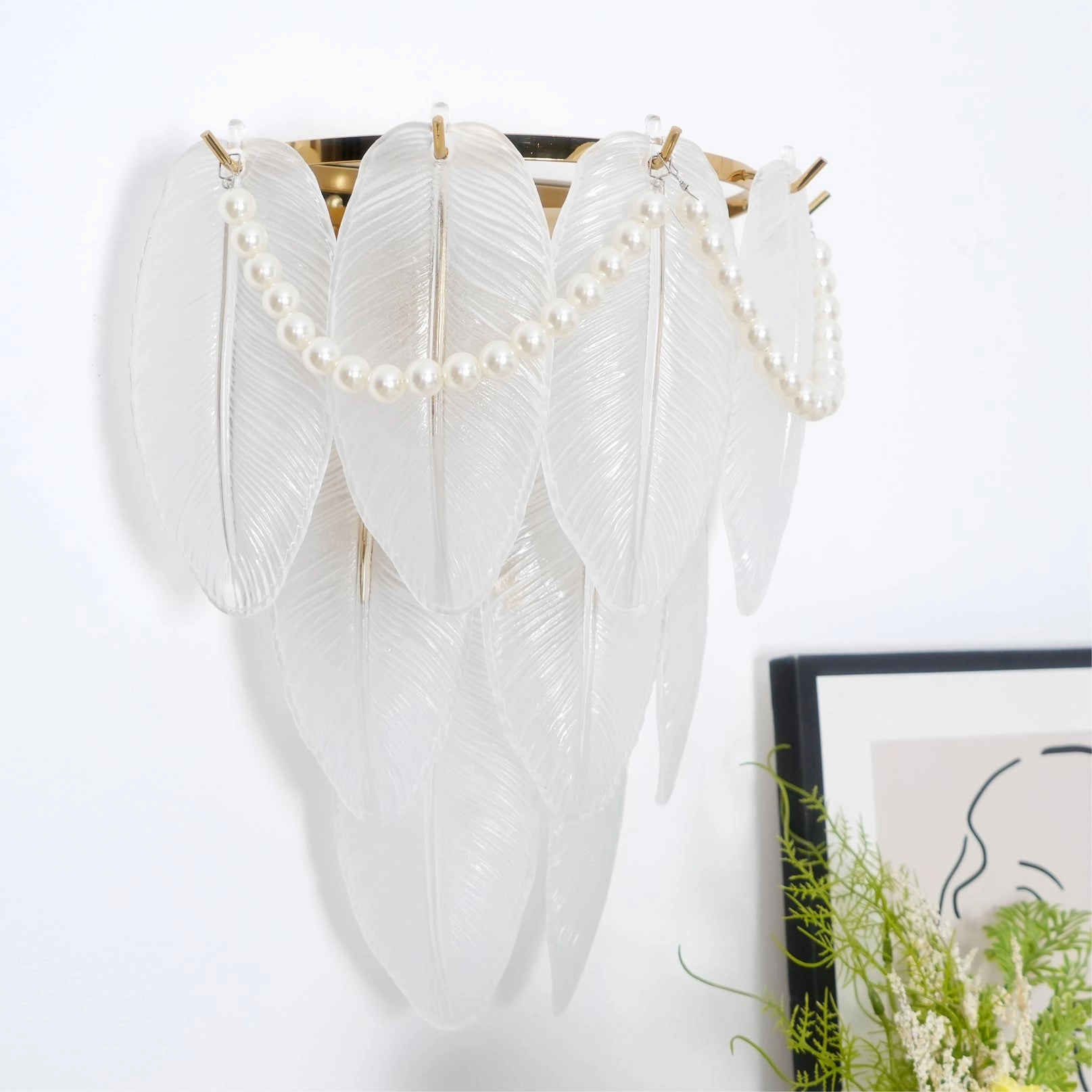 Feather Pearl Wall Lamp