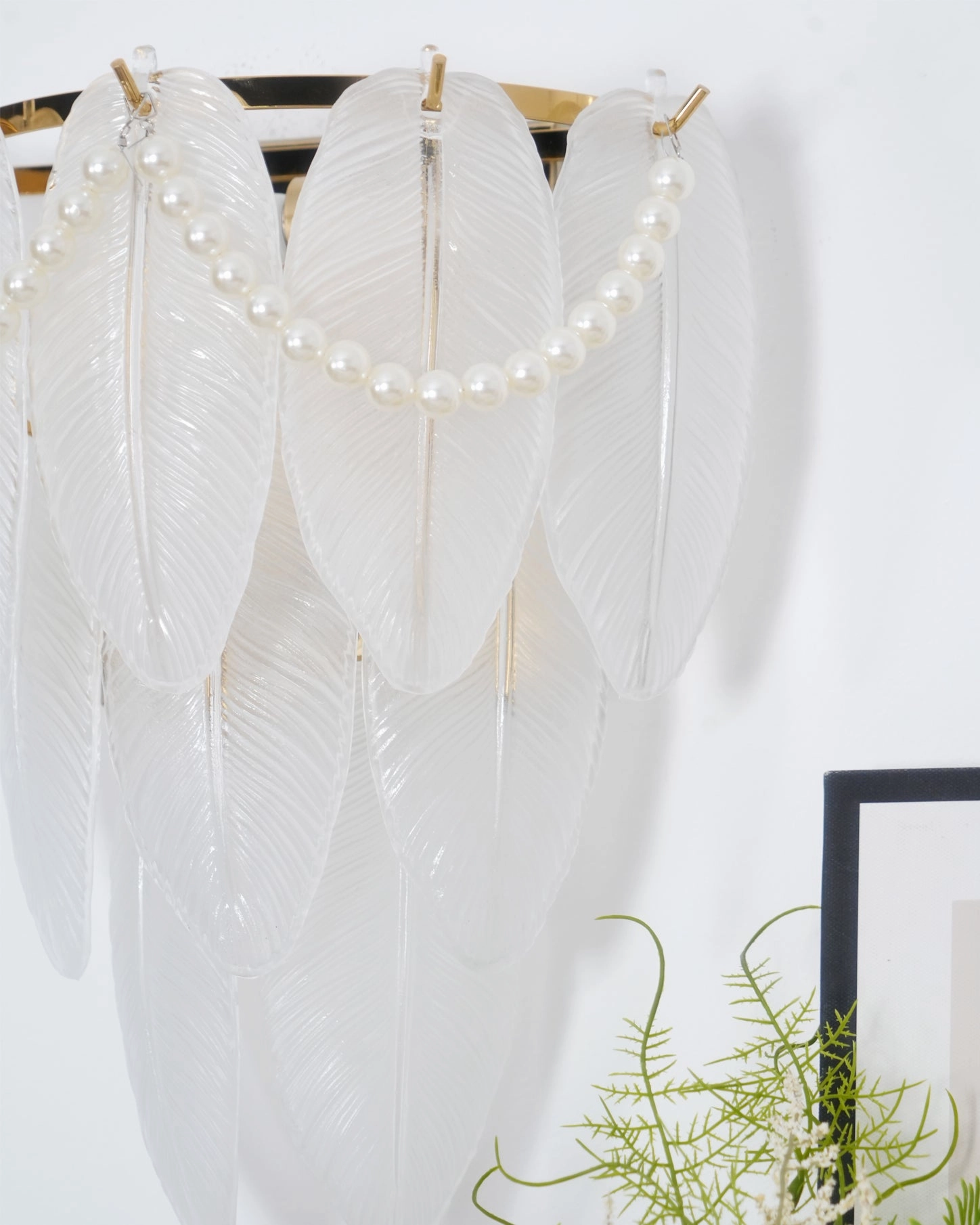 Feather Pearl Wall Lamp
