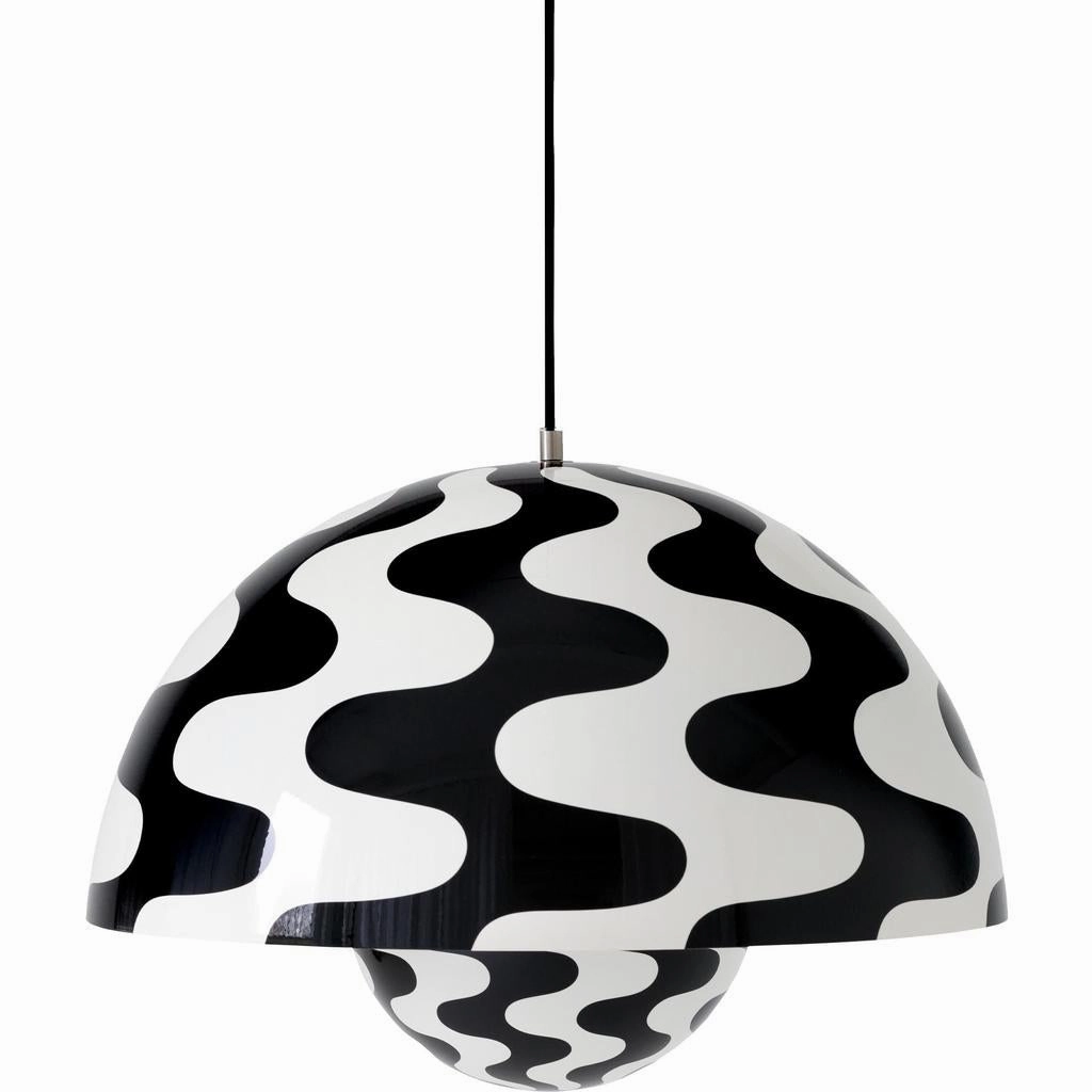 FLOWERPOT VP2 PENDEL SORT/HVID indoor LED wall lamp
