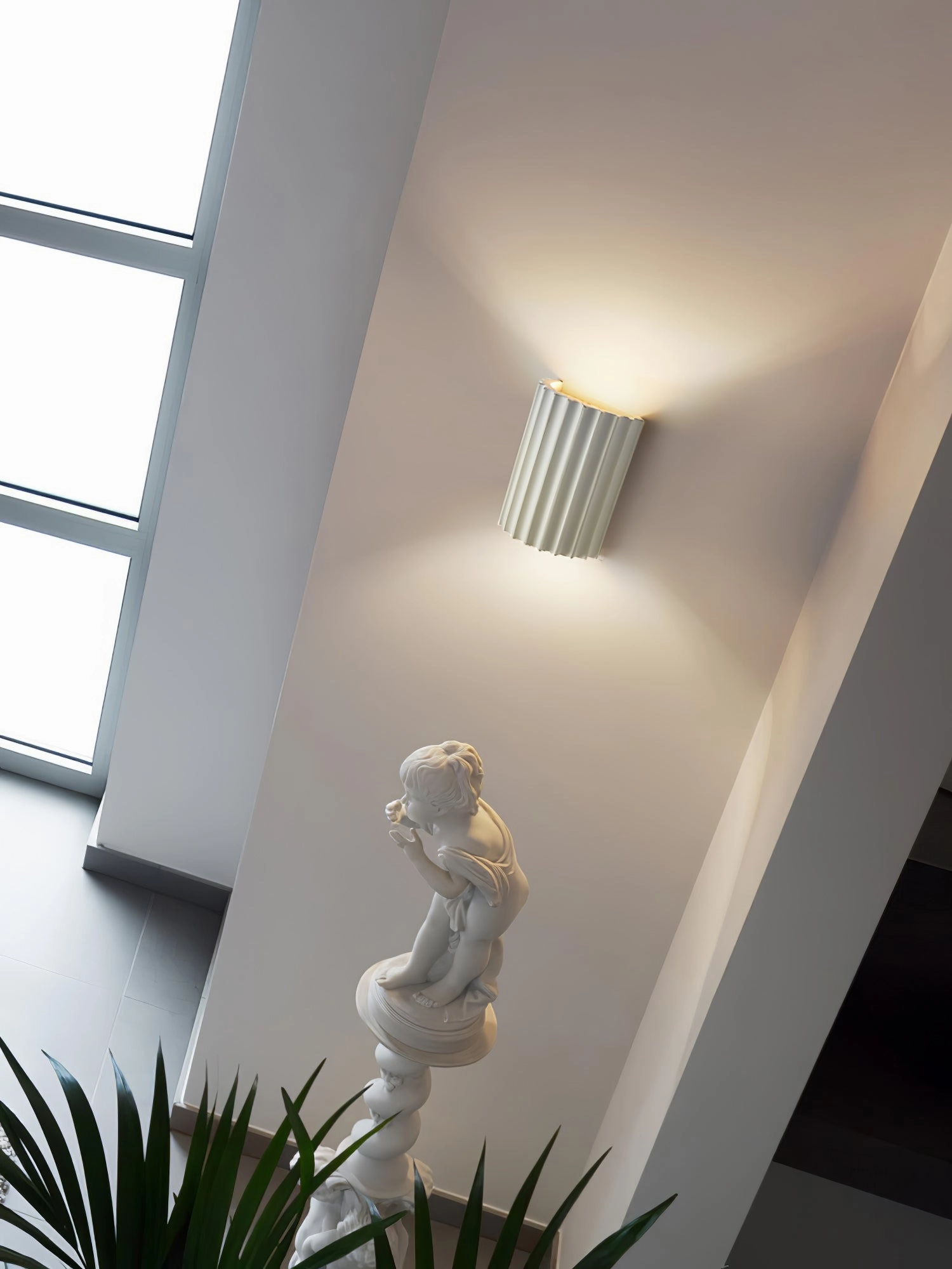 Fluted Resin Wall Lamp
