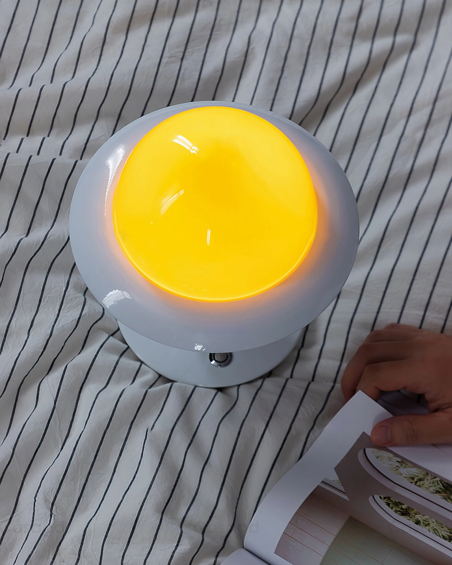 Glow Egg Table Lamp