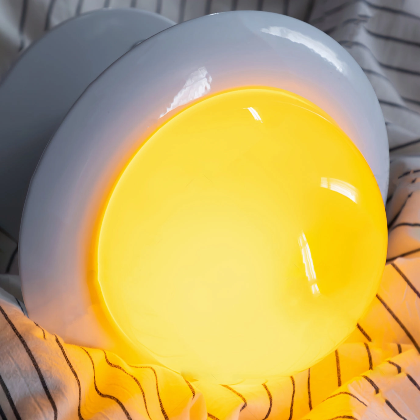 Glow Egg Table Lamp