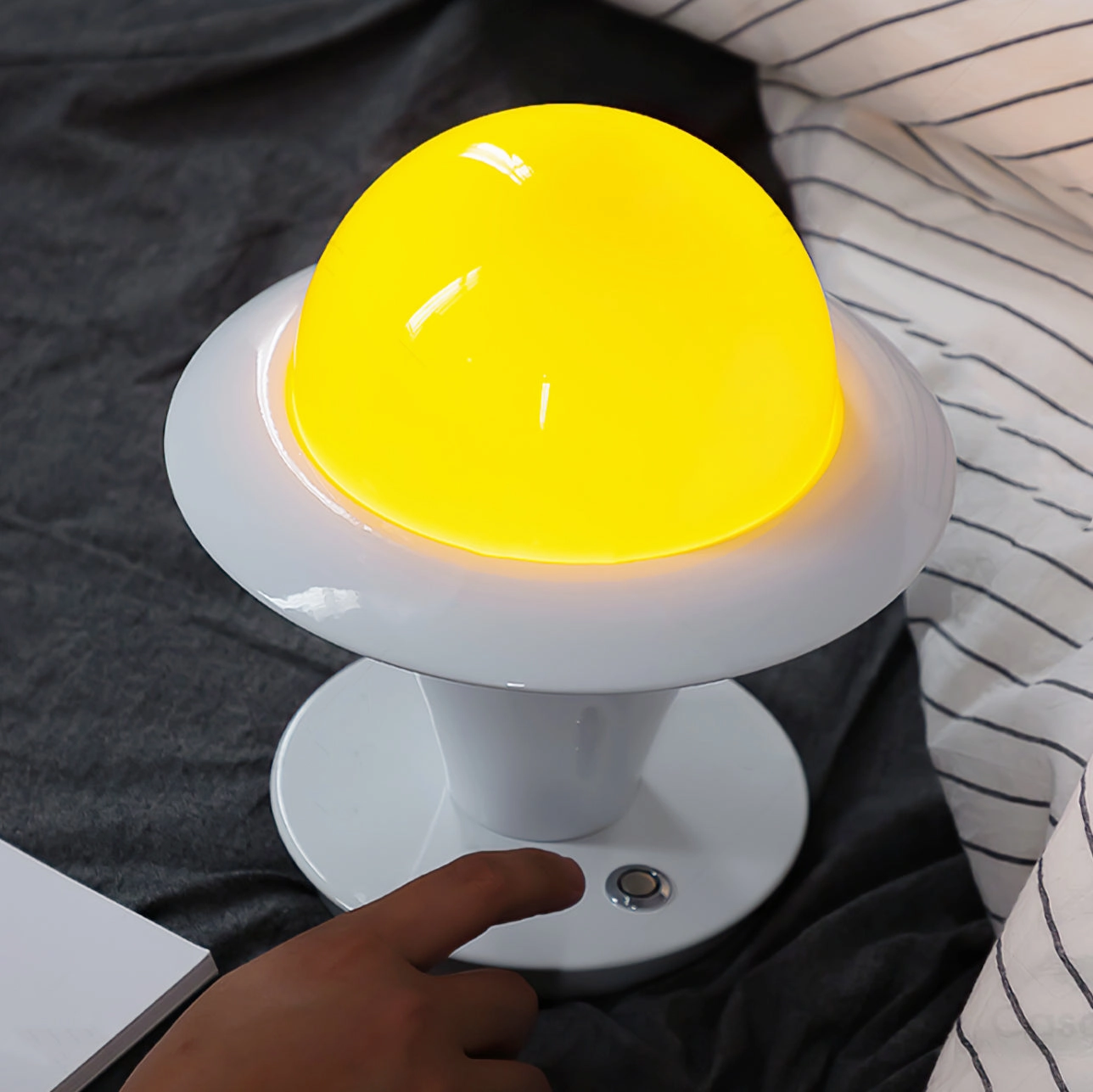 Glow Egg Table Lamp